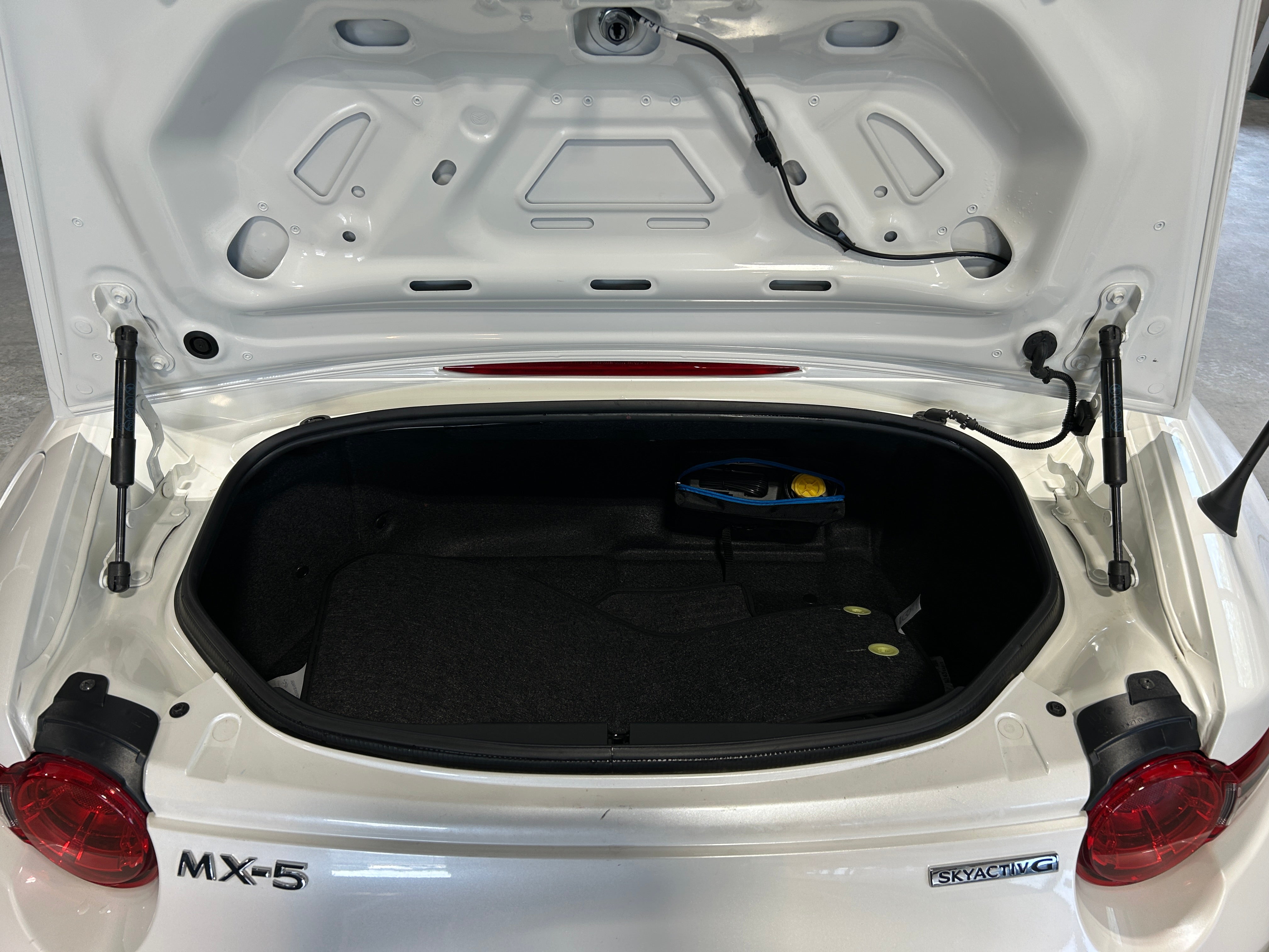 Thumbnail: 2021 Mazda MX-5 Miata - 5