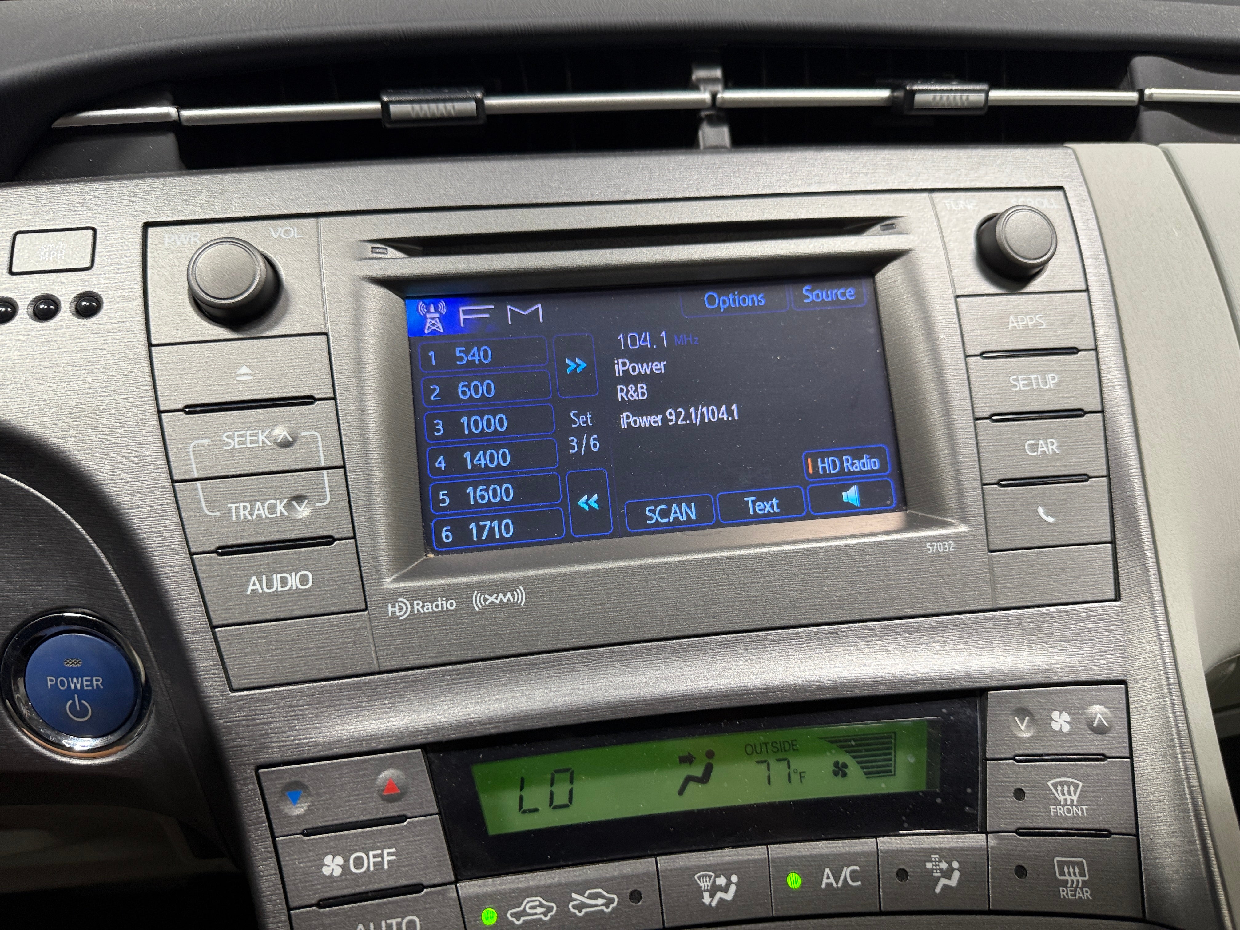 2015 Toyota Prius Three 4
