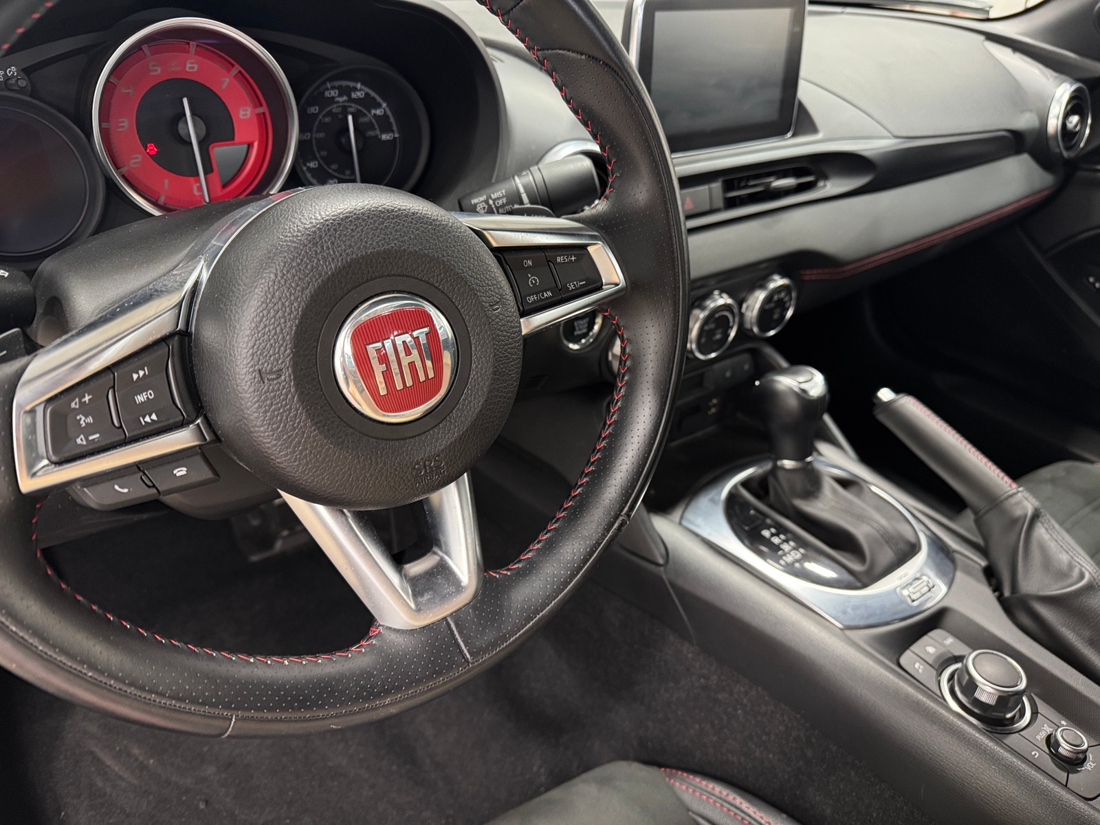 Thumbnail: 2017 Fiat 124 Spider - 2