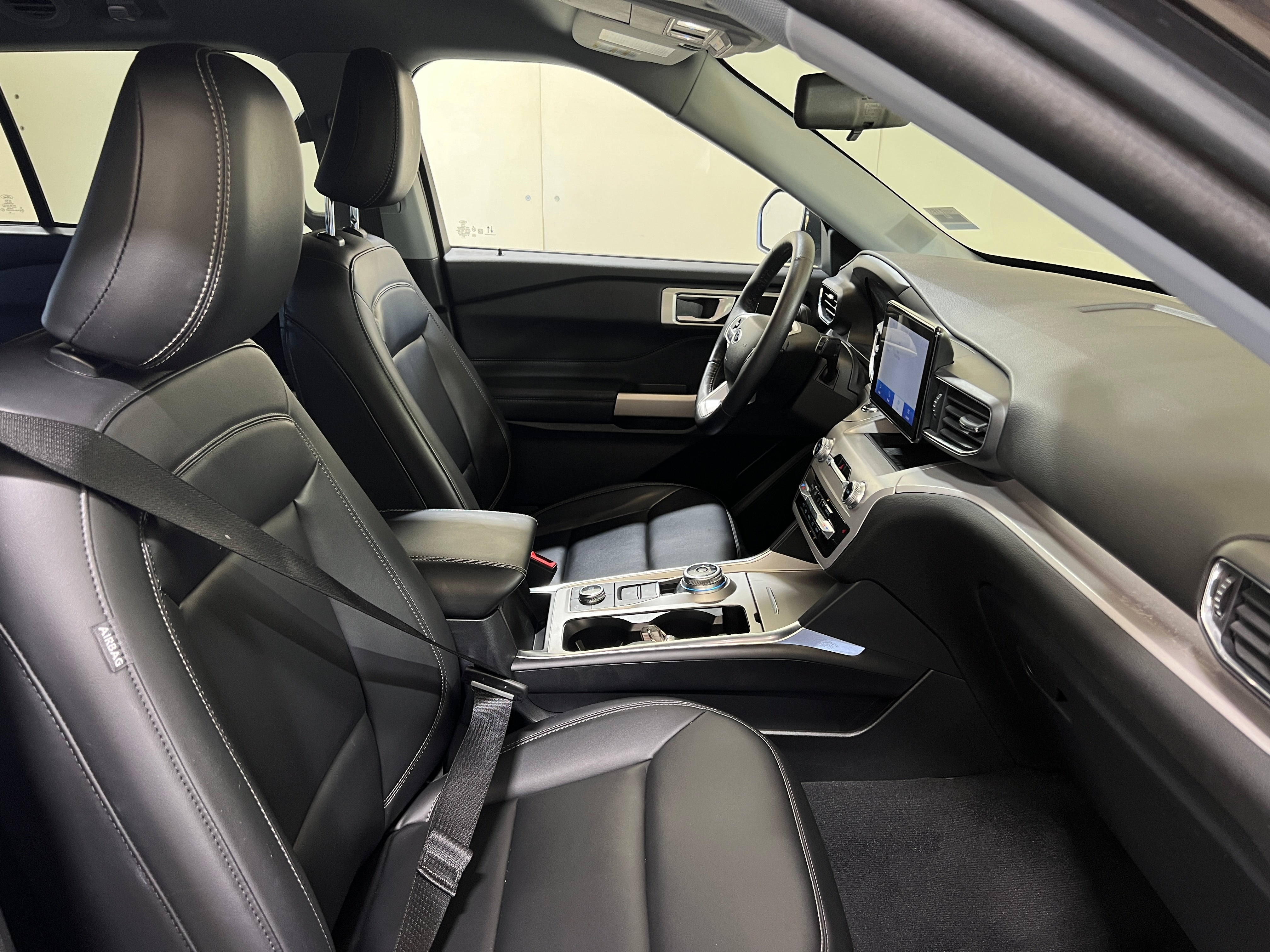2023 Ford Explorer XLT 2