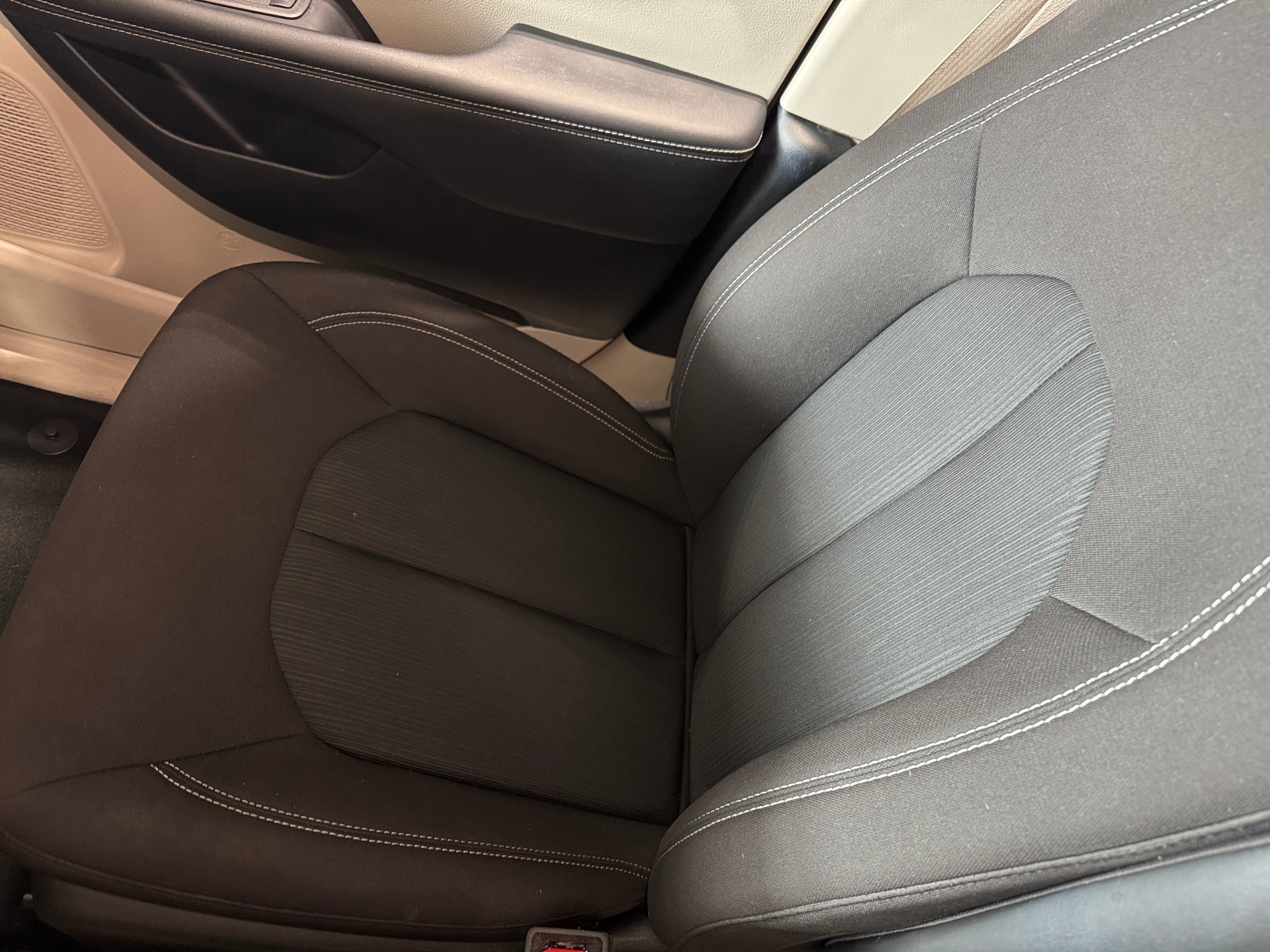 2024 Chrysler Voyager LX 2