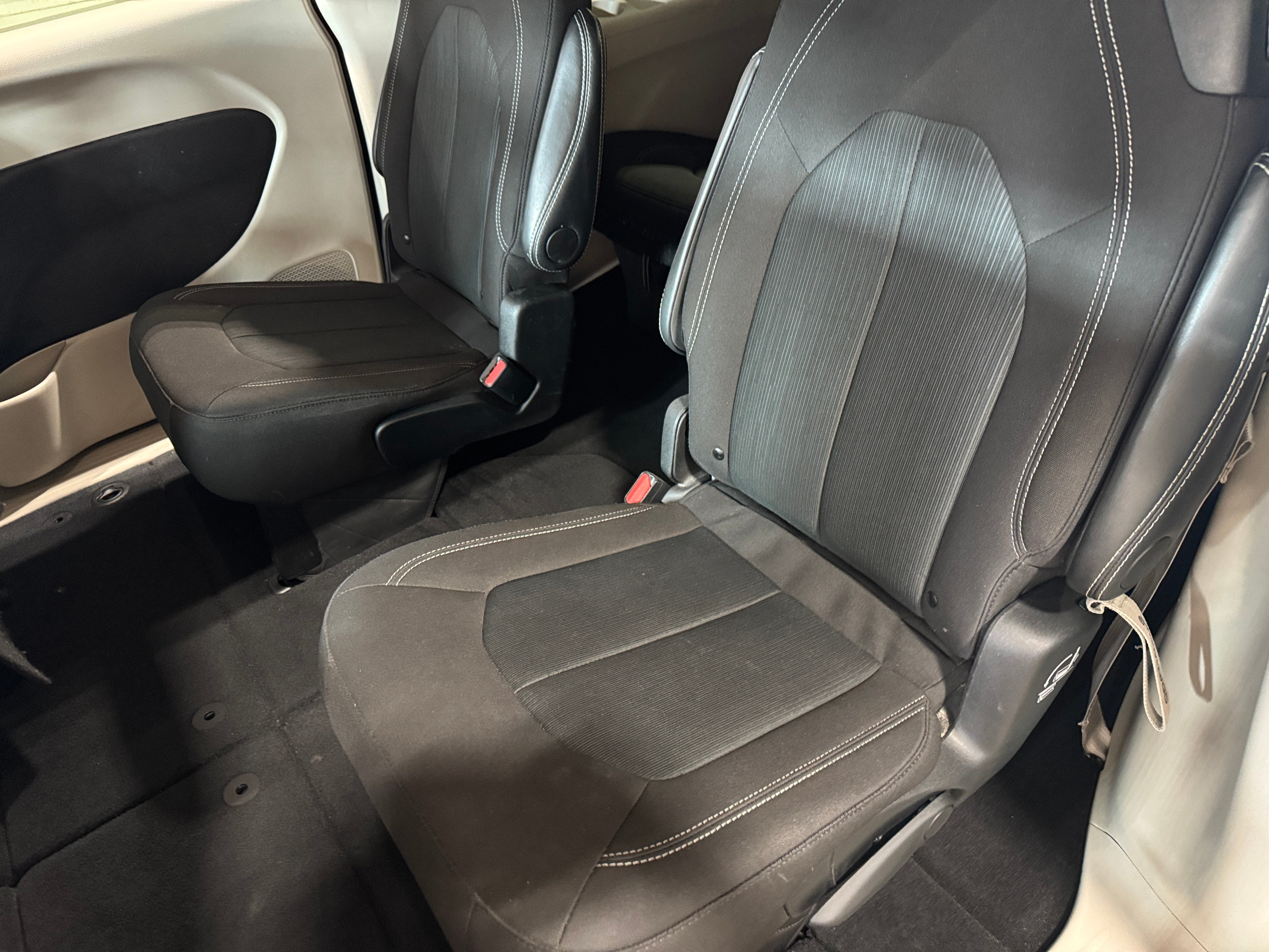 2024 Chrysler Voyager LX 6