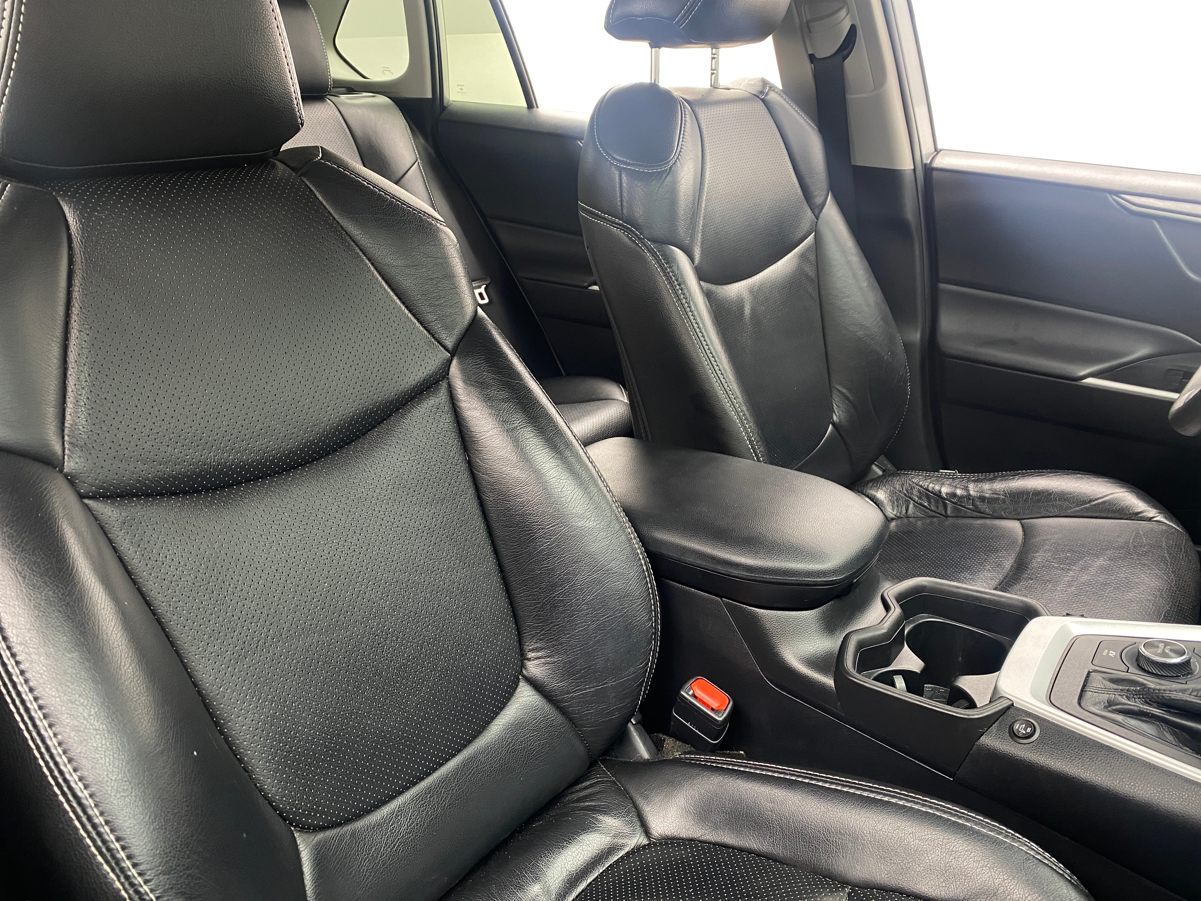 2021 Toyota RAV4 XLE 2