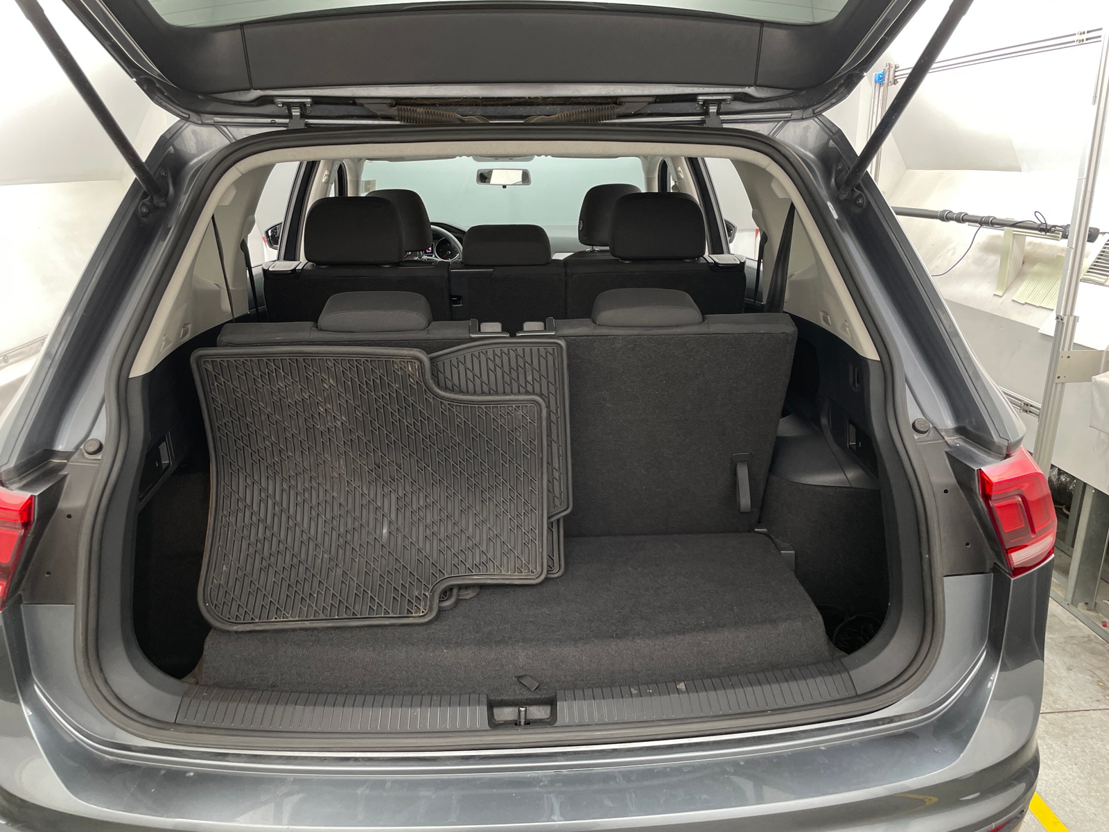 Thumbnail: 2020 Volkswagen Tiguan - 7