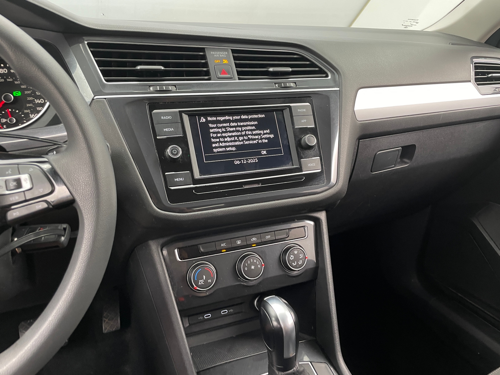 Thumbnail: 2020 Volkswagen Tiguan - 4