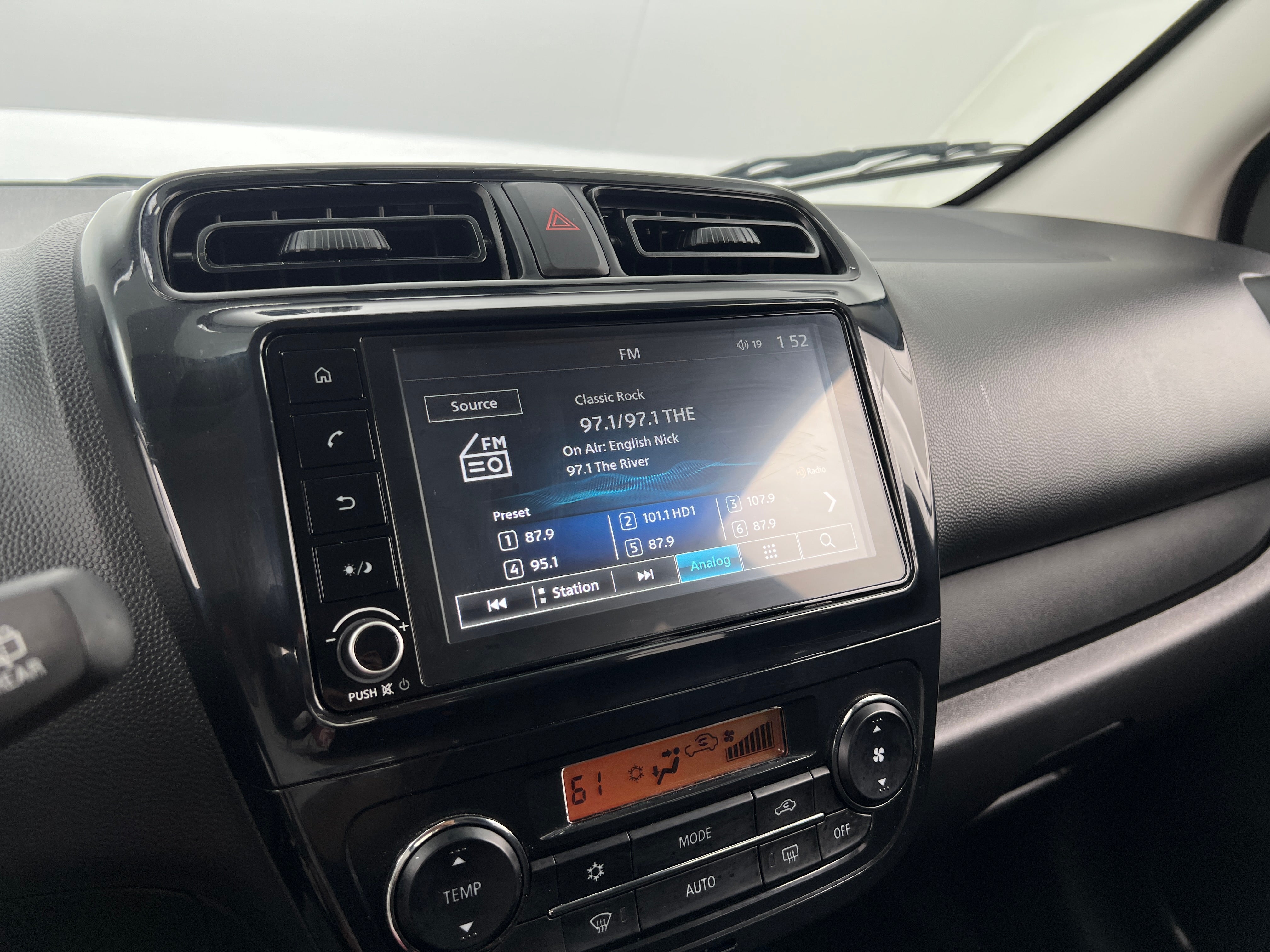 2024 Mitsubishi Mirage ES 4