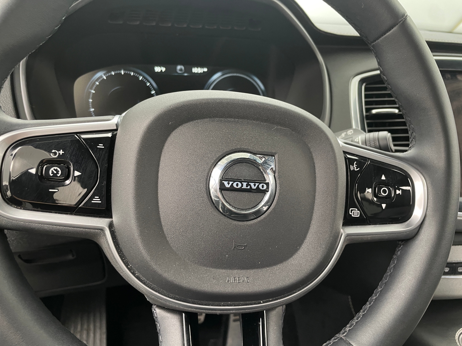 Thumbnail: 2022 Volvo XC90 - 4