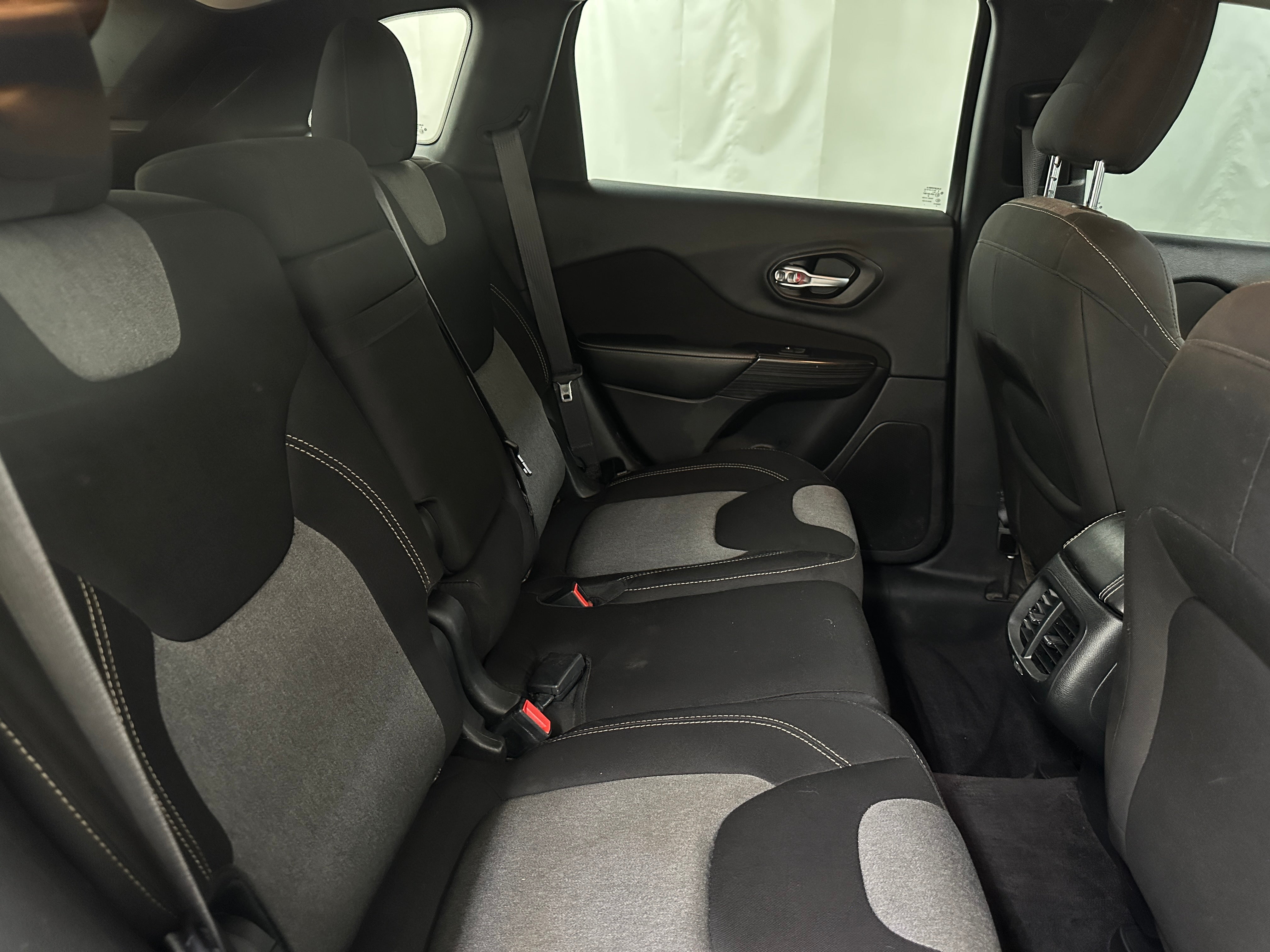 2016 Jeep Cherokee Sport 6