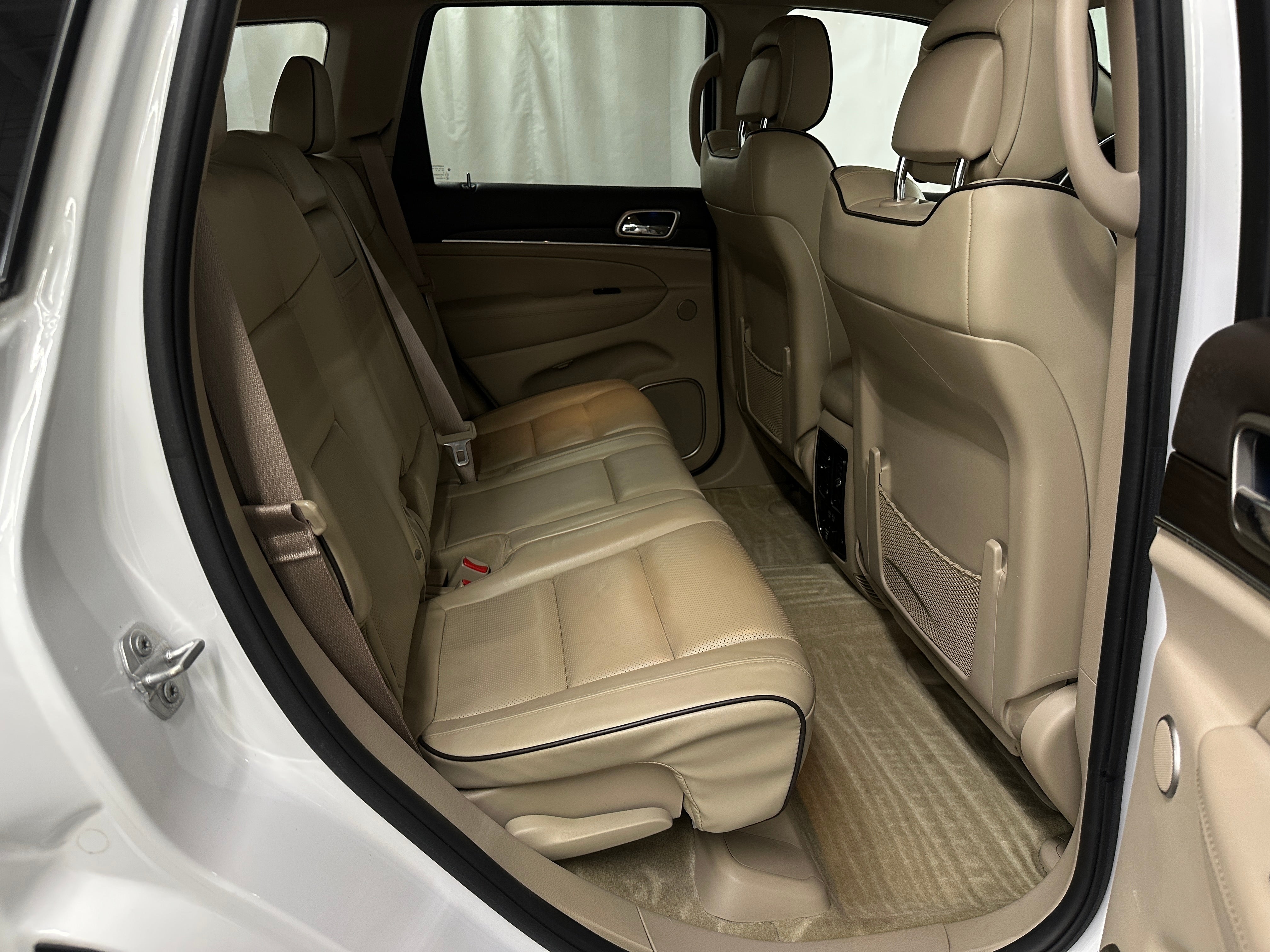 2016 Jeep Grand Cherokee Overland 5