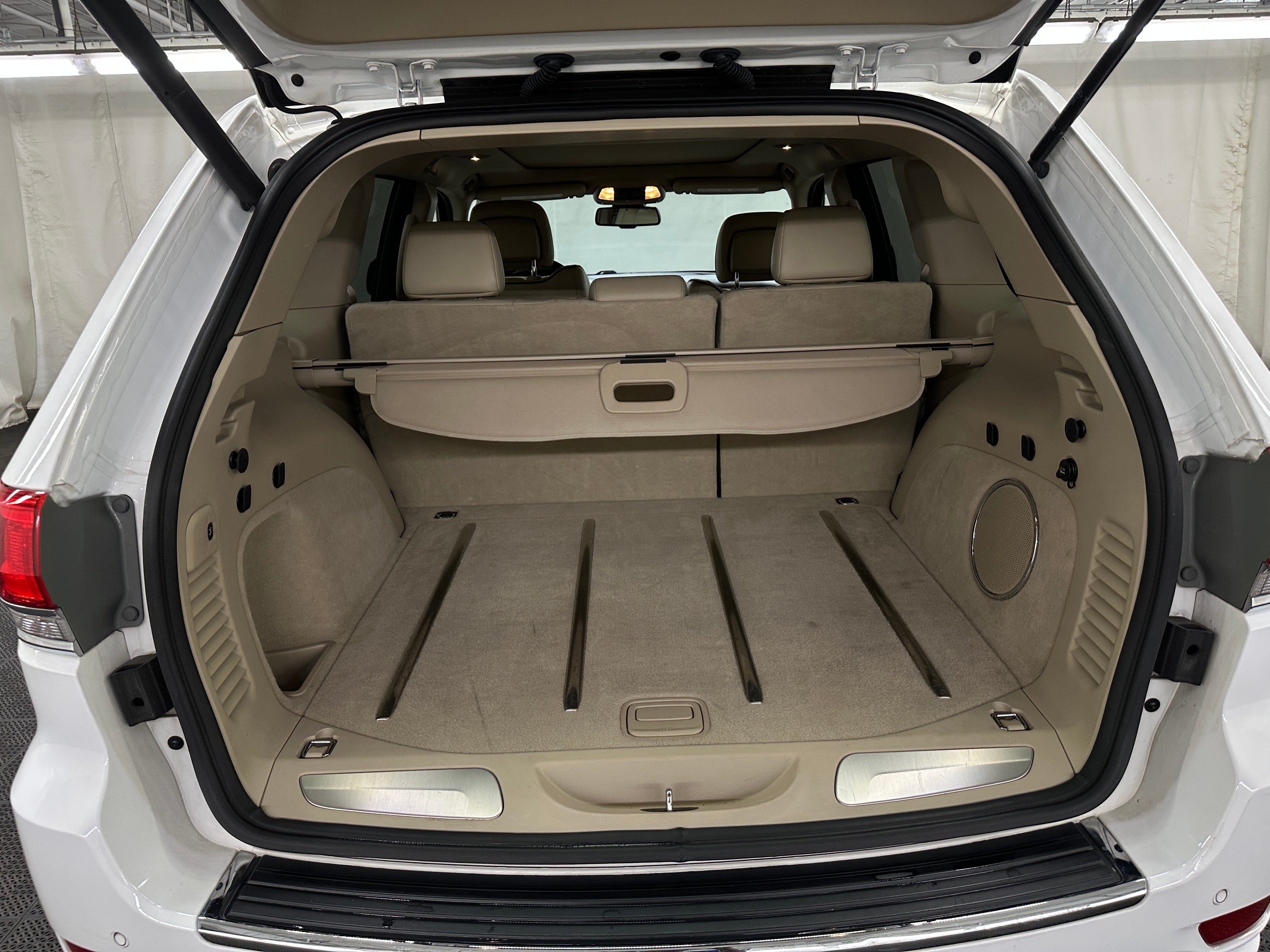 2016 Jeep Grand Cherokee Overland 6