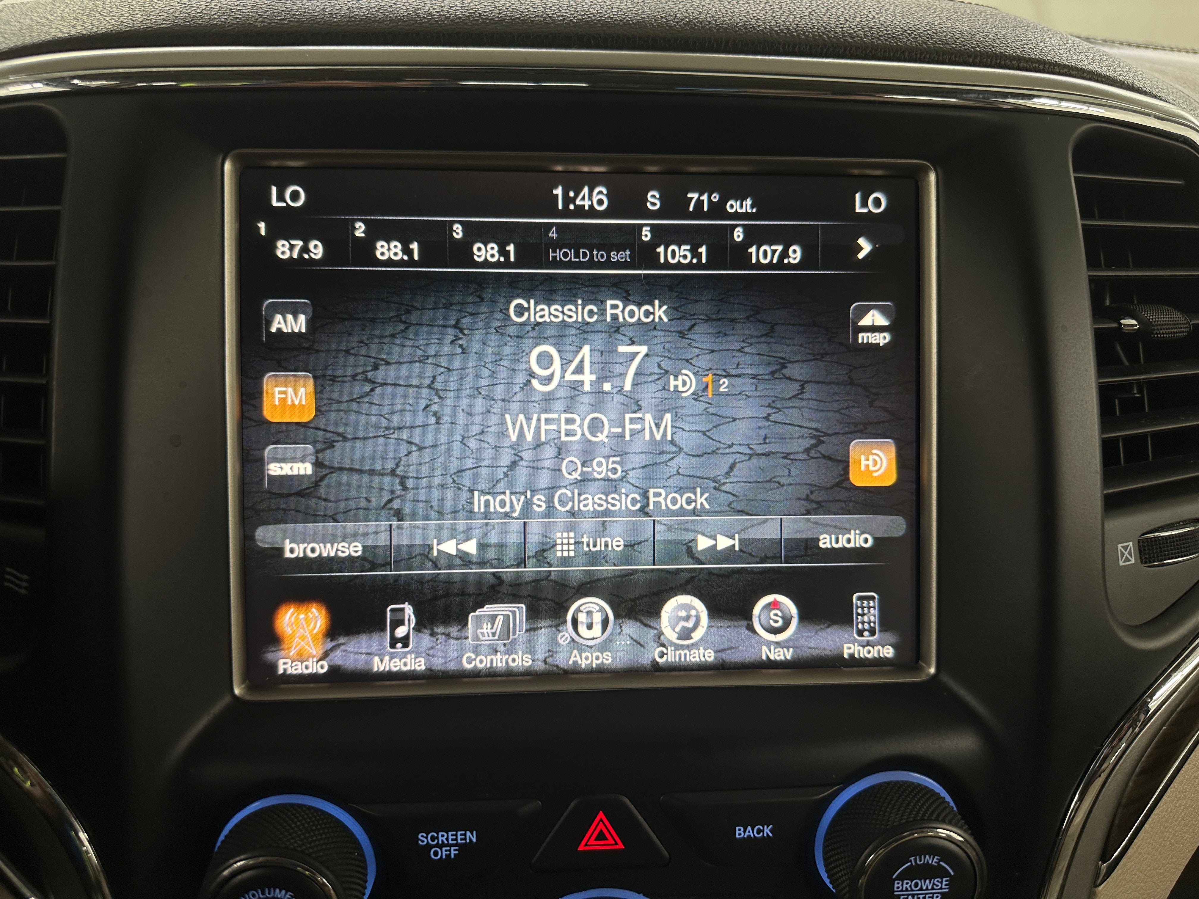2016 Jeep Grand Cherokee Overland 3