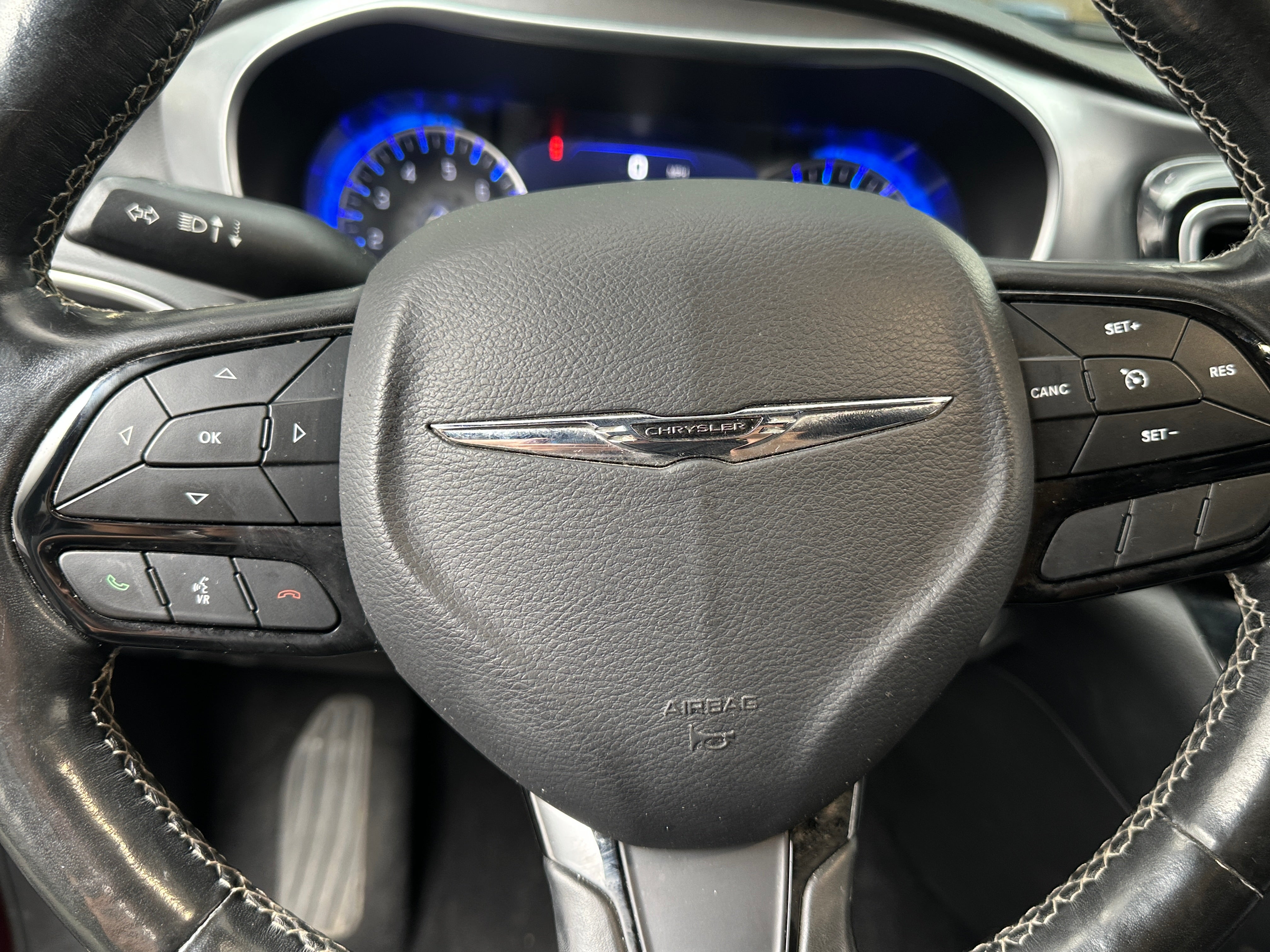 2019 Chrysler Pacifica  4