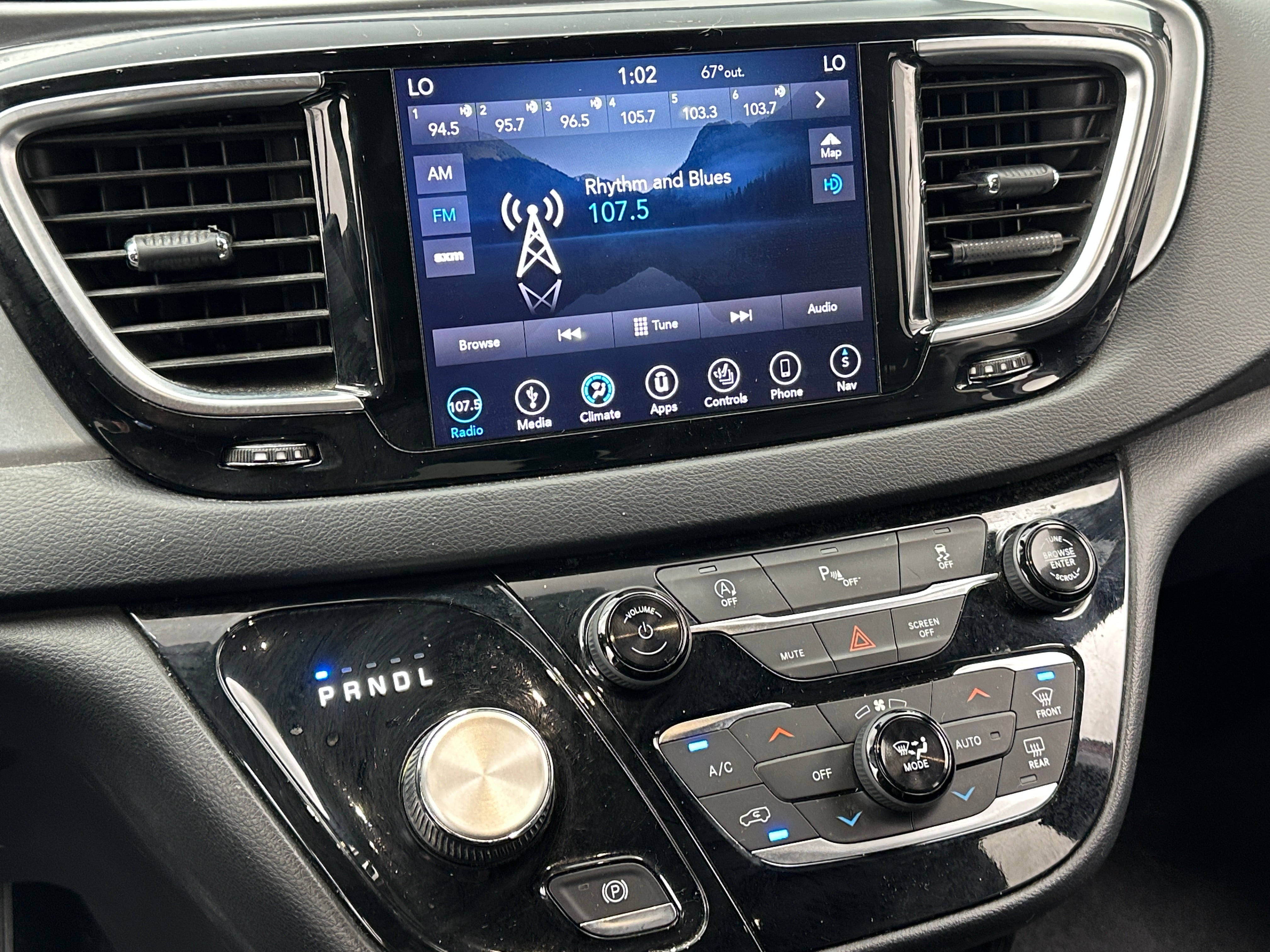 2019 Chrysler Pacifica  3