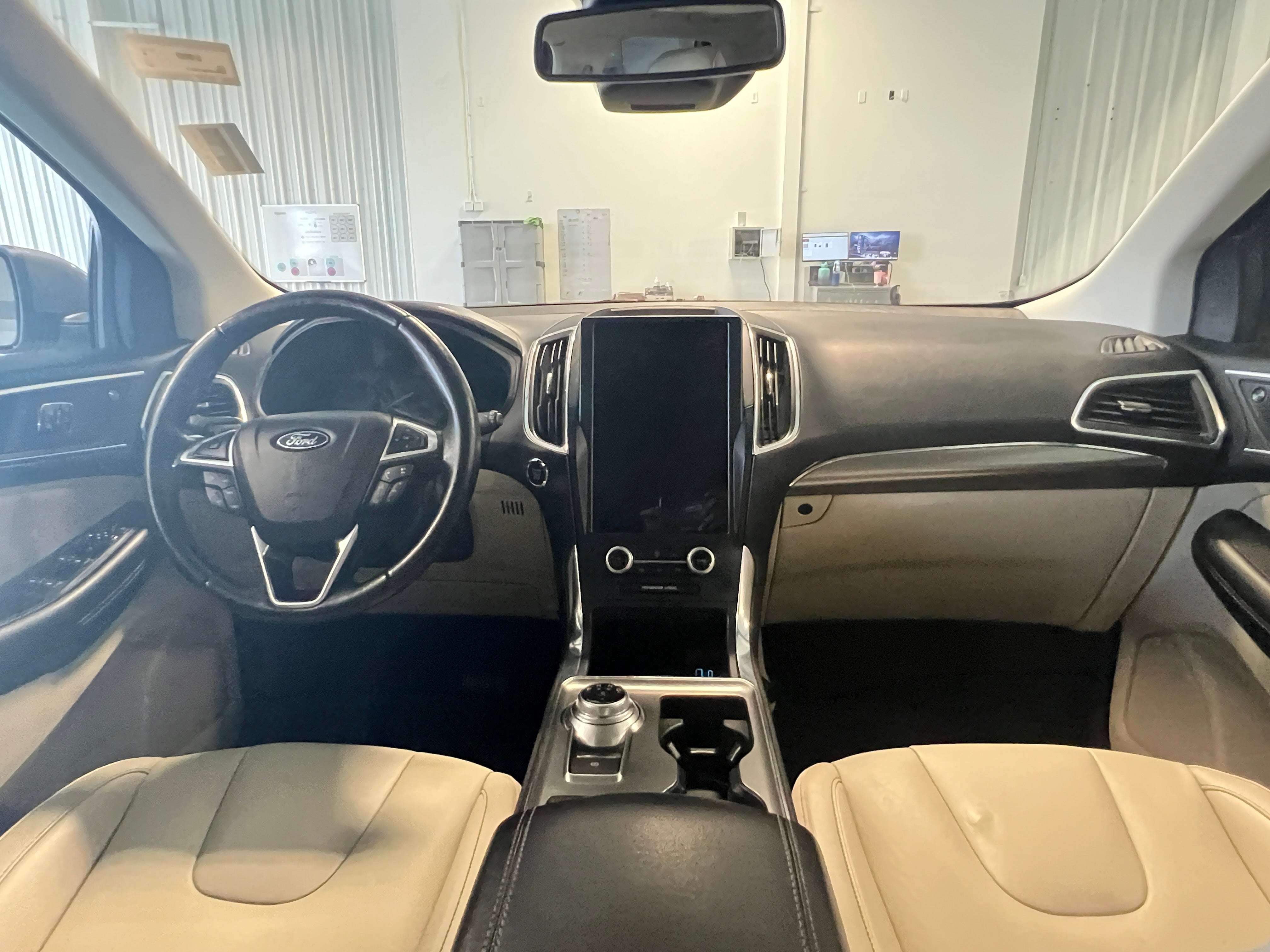 2022 Ford Edge Titanium 2
