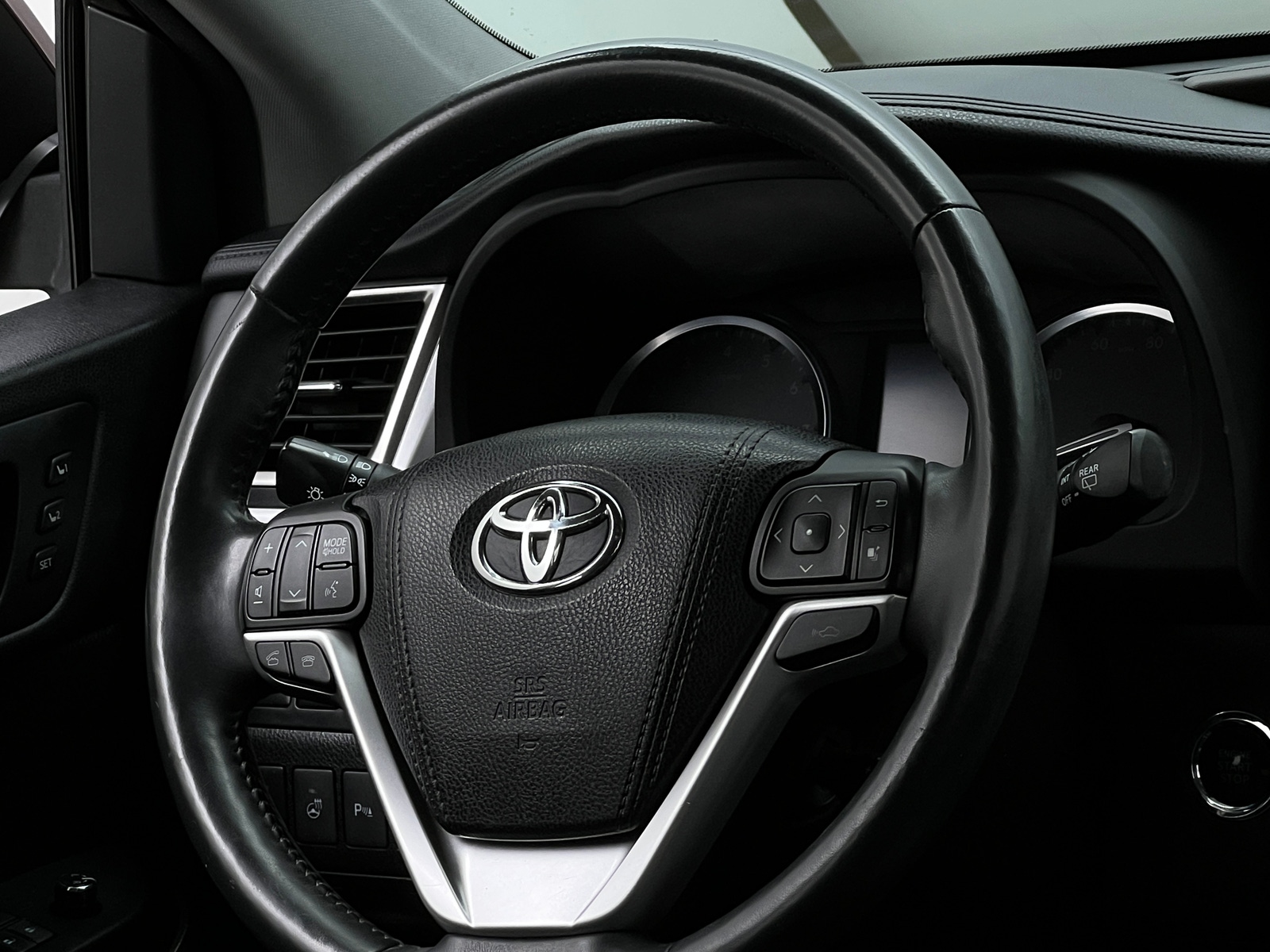 Thumbnail: 2016 Toyota Highlander - 4