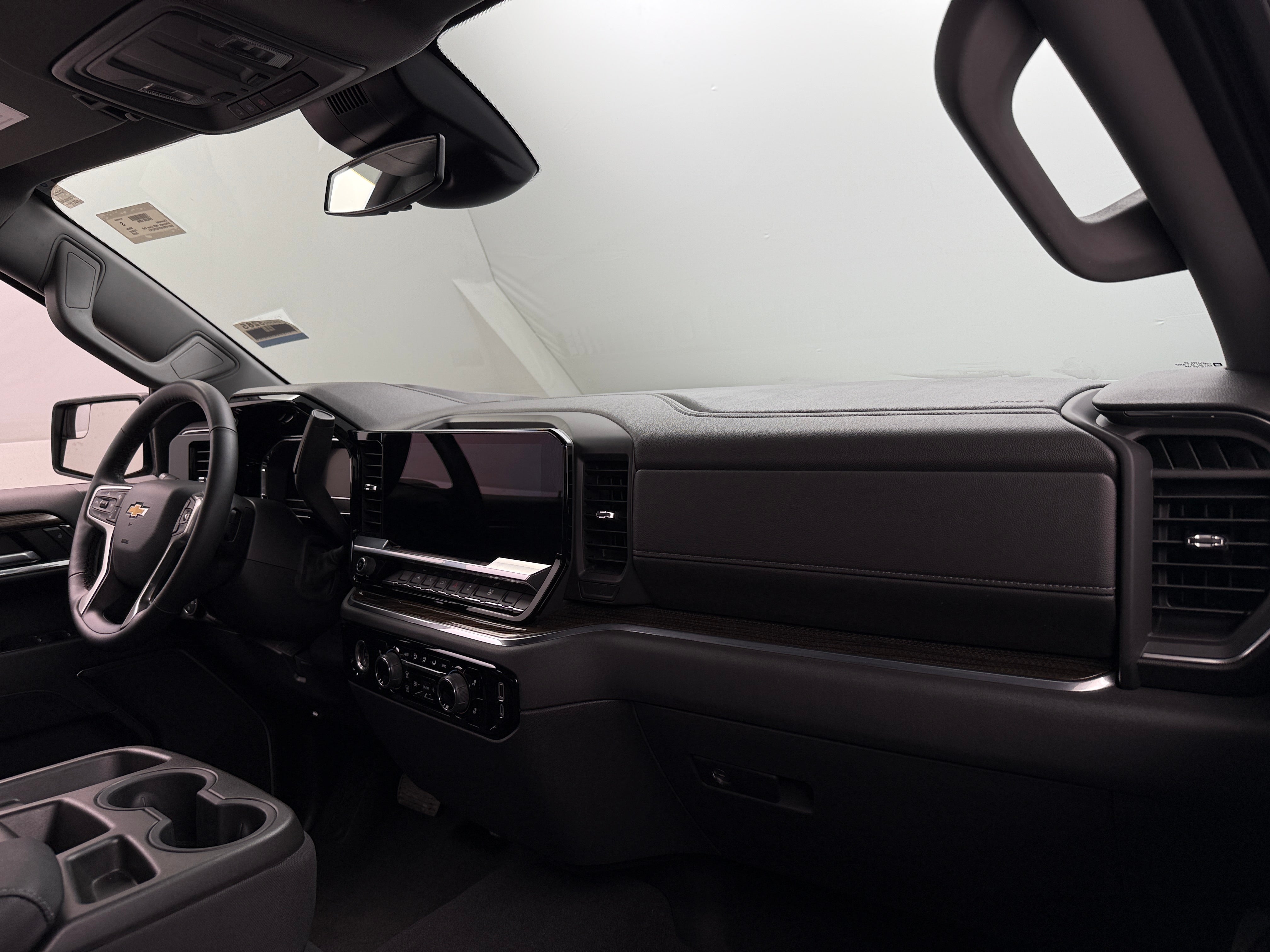 2023 Chevrolet Silverado 1500 LT 3