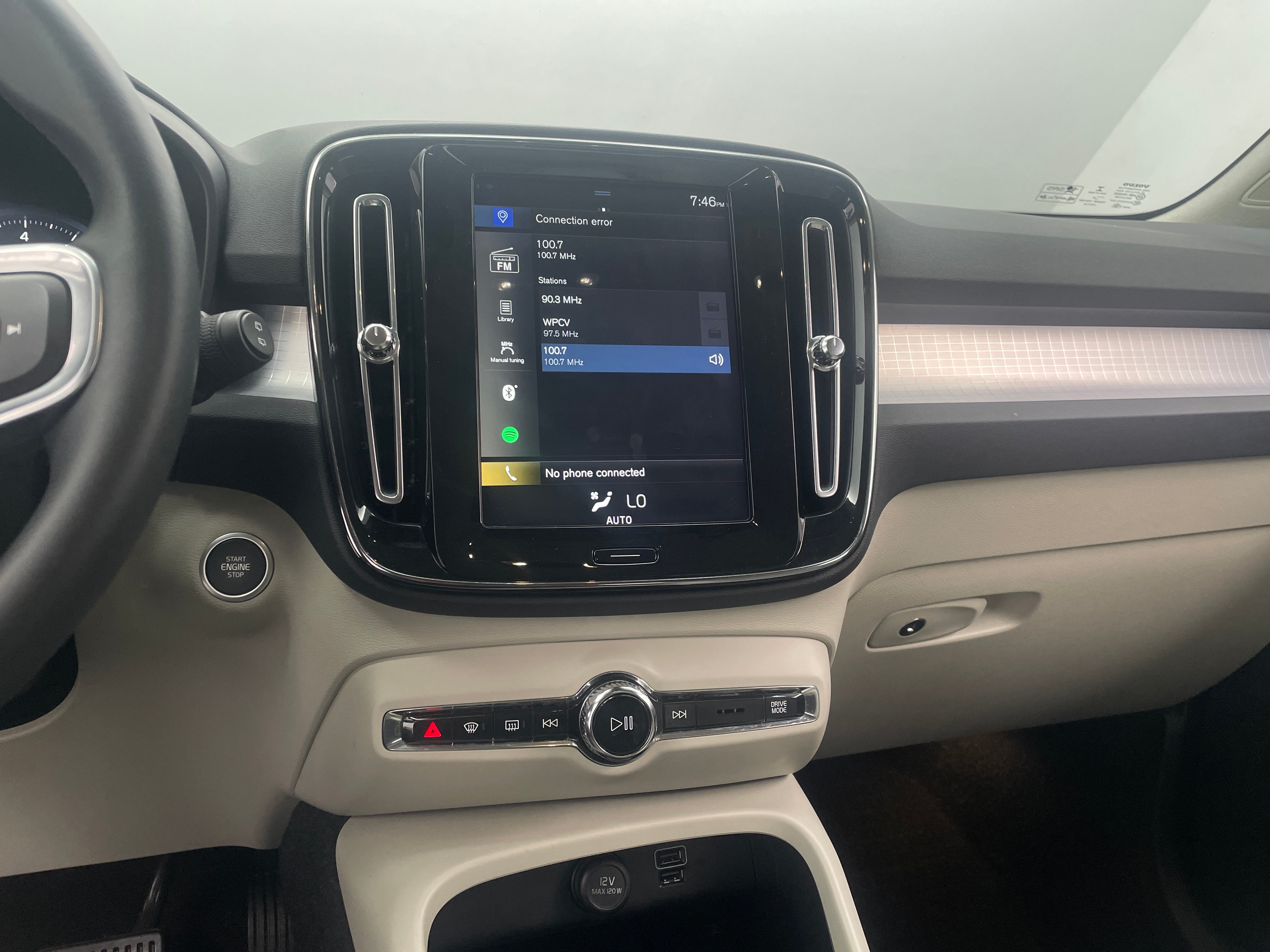 2020 Volvo XC40 T4 Momentum 4