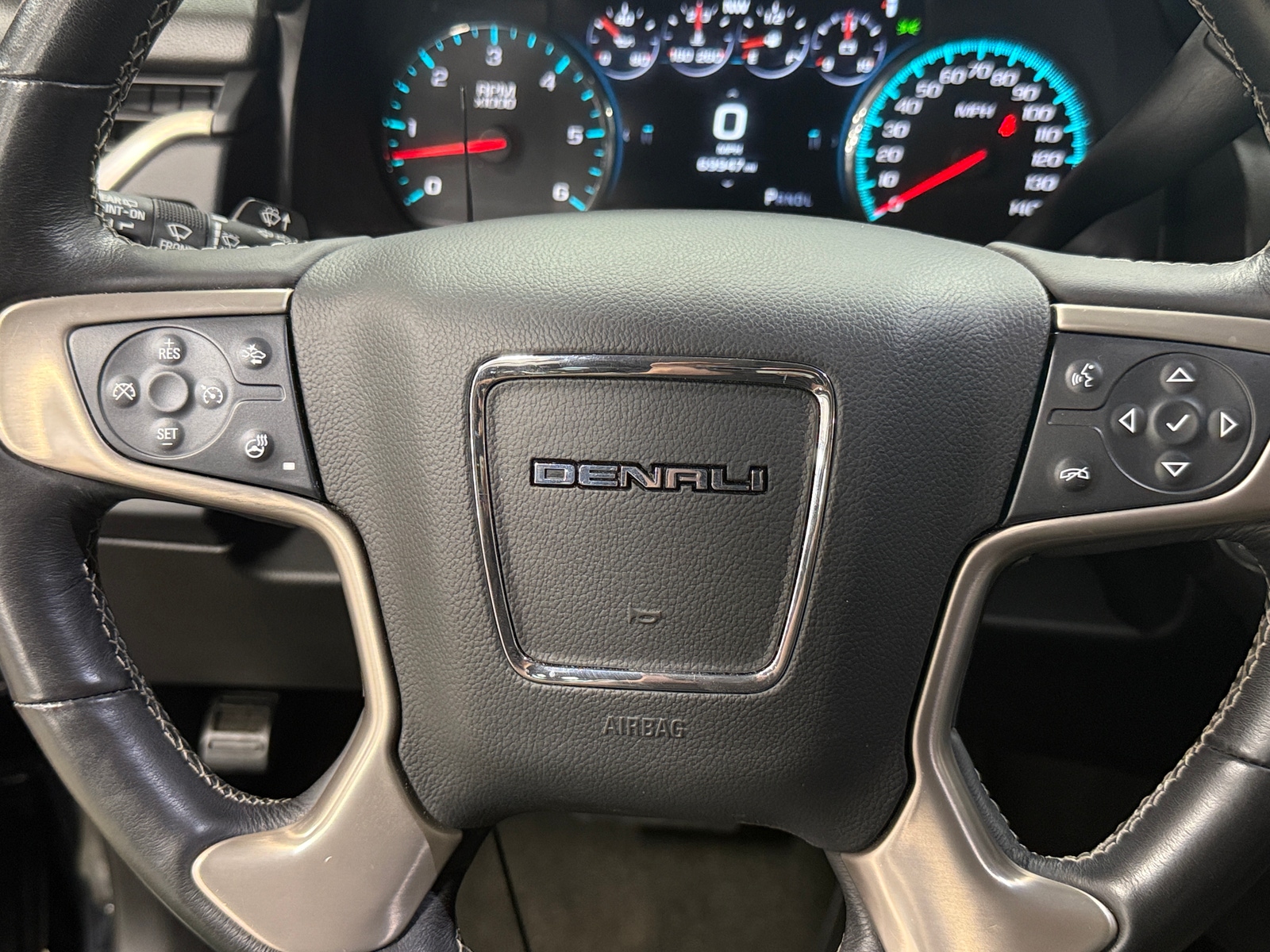 Thumbnail: 2018 GMC Yukon XL - 4