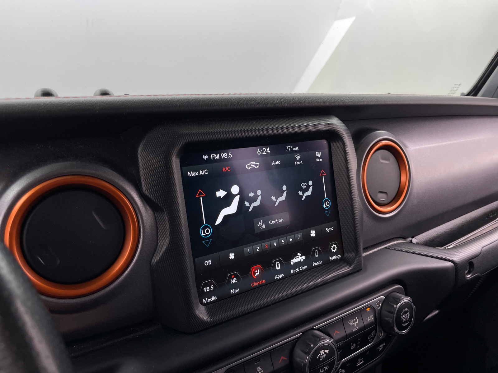 Thumbnail: 2021 Jeep Gladiator - 3