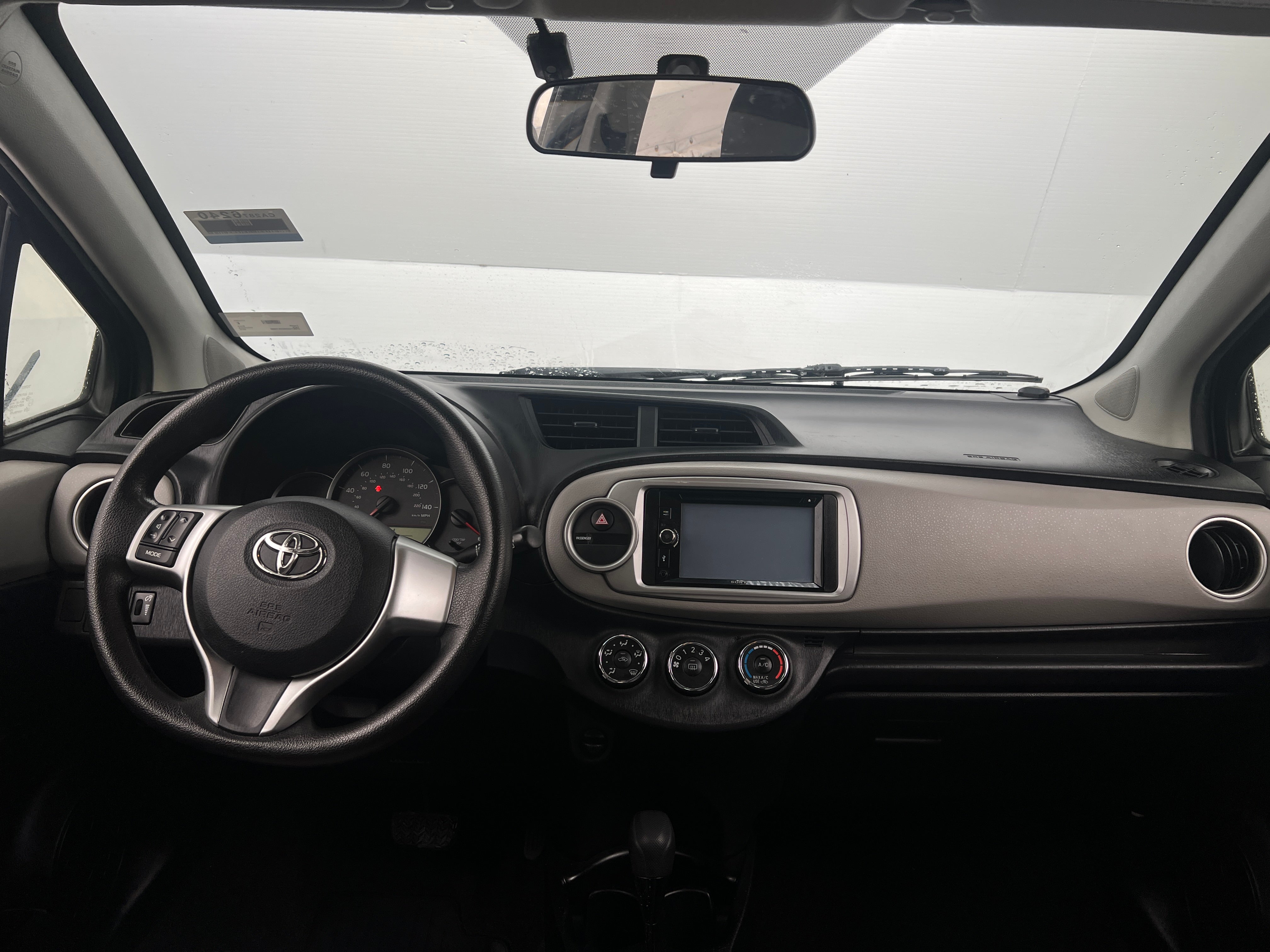 2012 Toyota Yaris LE 3