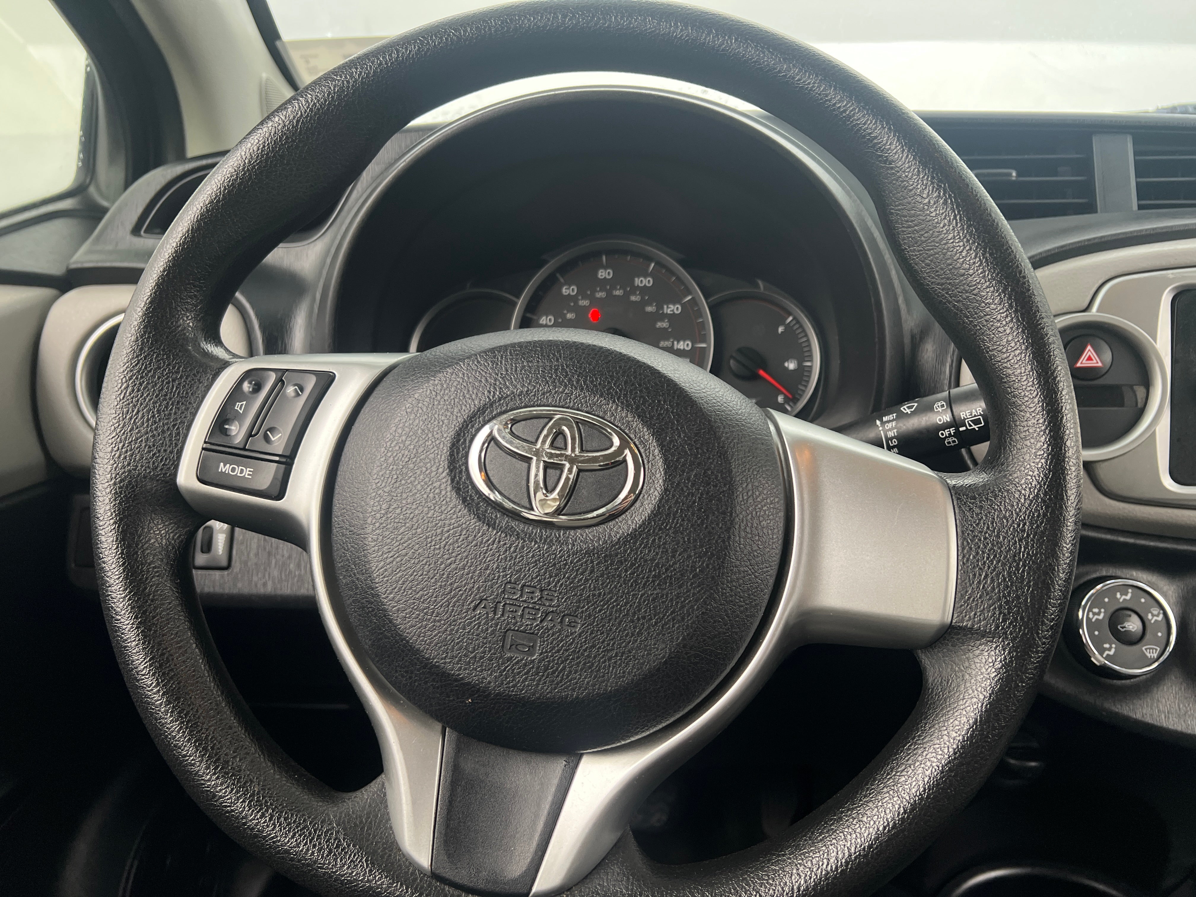 2012 Toyota Yaris LE 5