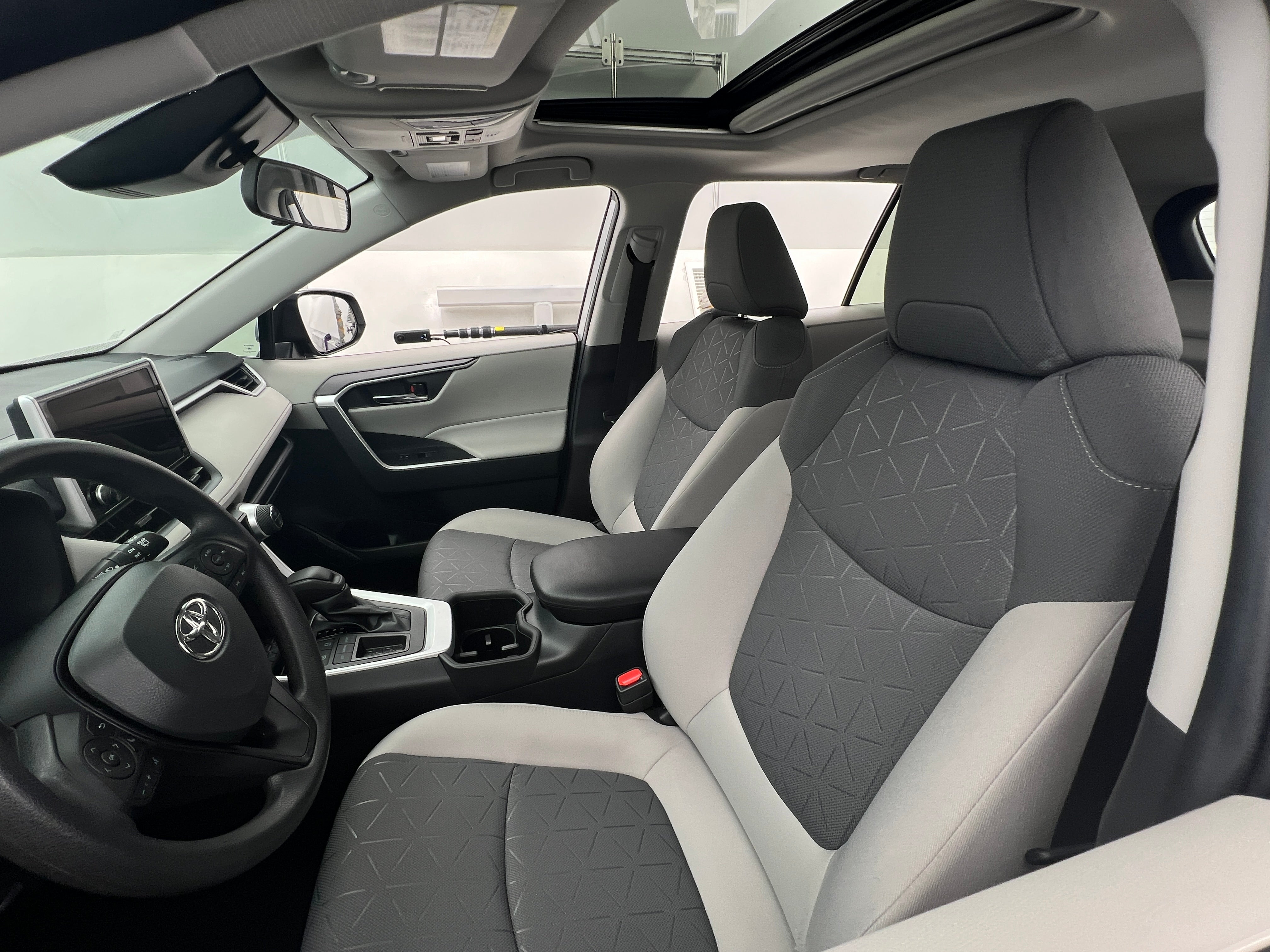 2023 Toyota RAV4 XLE 2