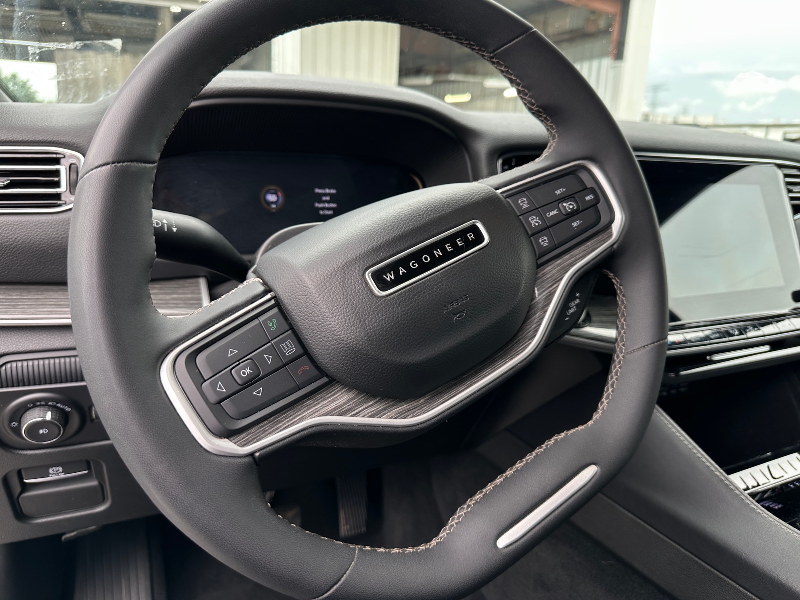 Thumbnail: 2022 Jeep Wagoneer - 4