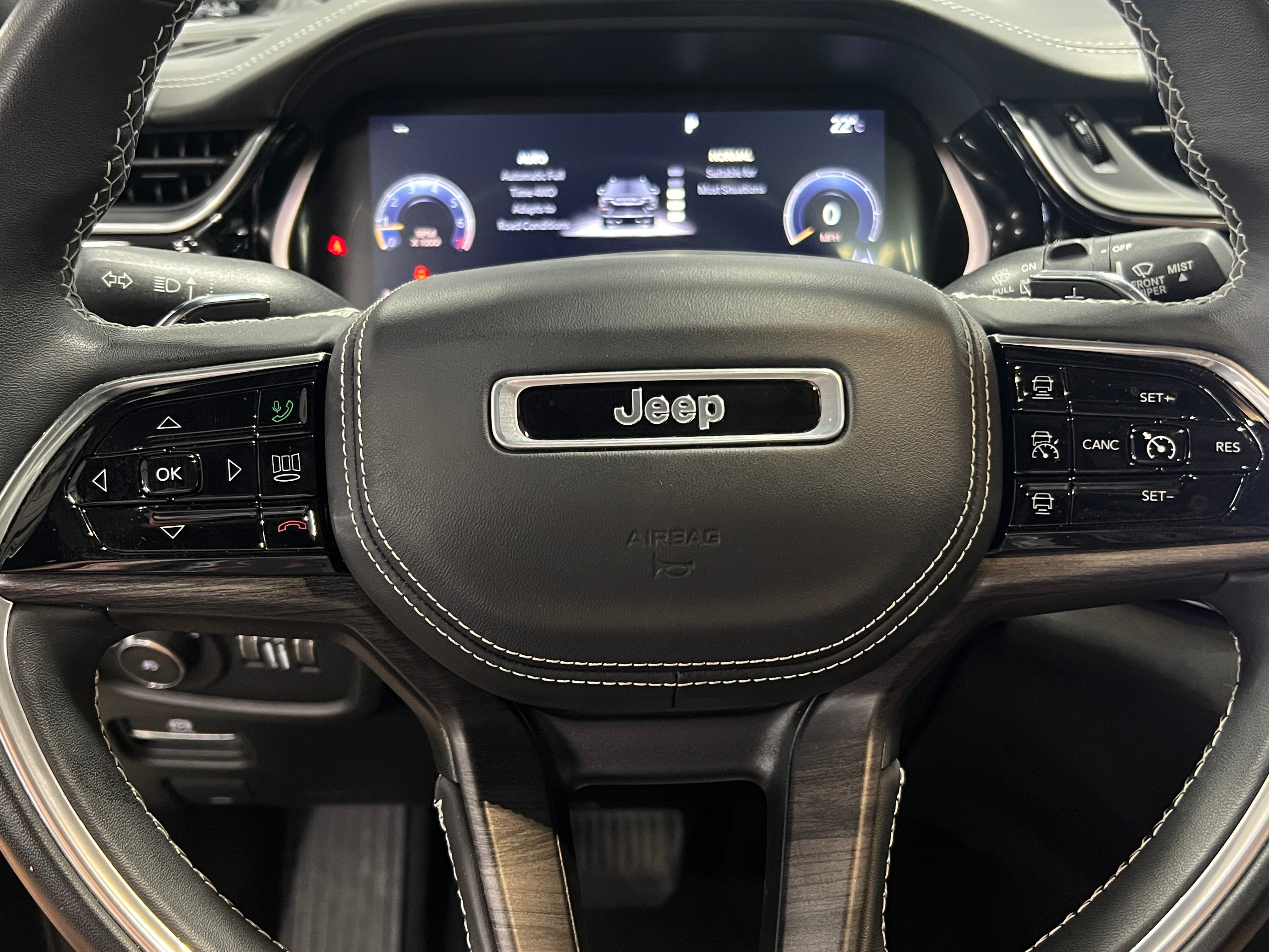 2022 Jeep Grand Cherokee Overland 4