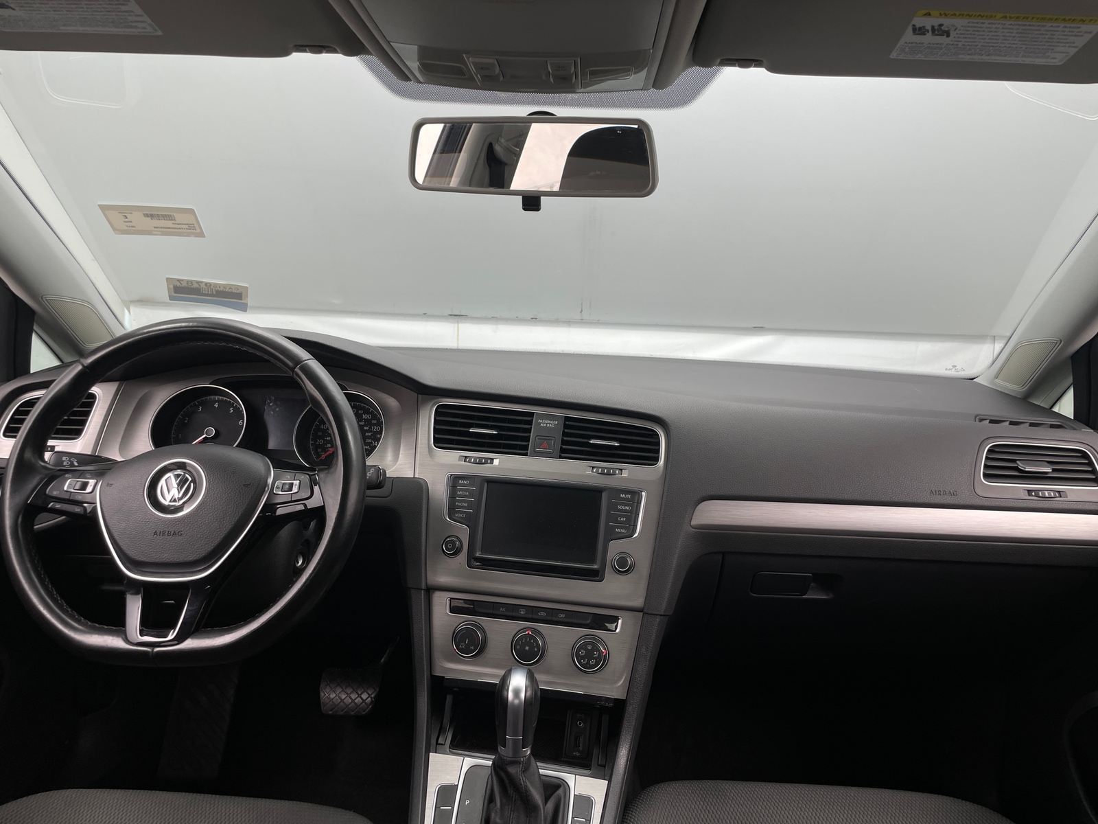 Thumbnail: 2017 Volkswagen Golf - 3