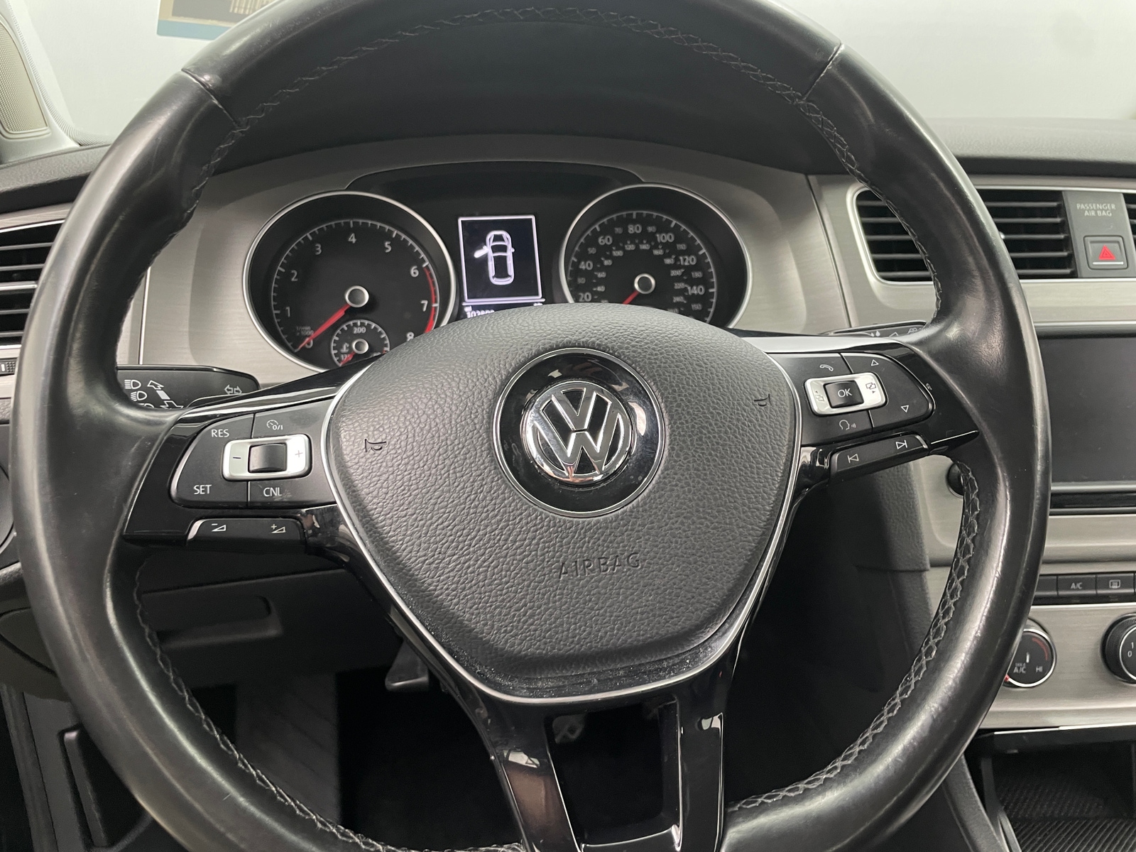 Thumbnail: 2017 Volkswagen Golf - 5