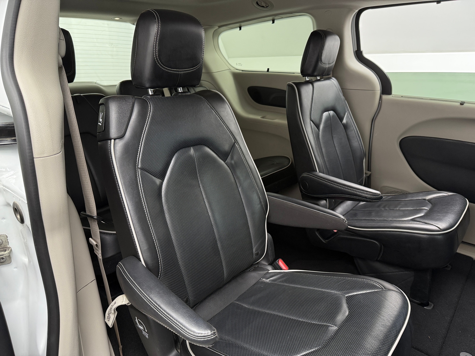 Thumbnail: 2023 Chrysler Pacifica - 5