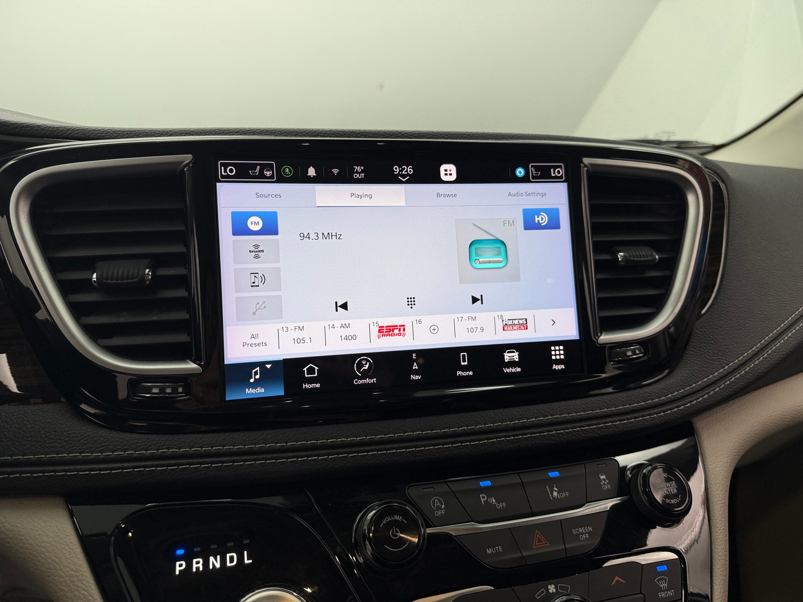 Thumbnail: 2023 Chrysler Pacifica - 3