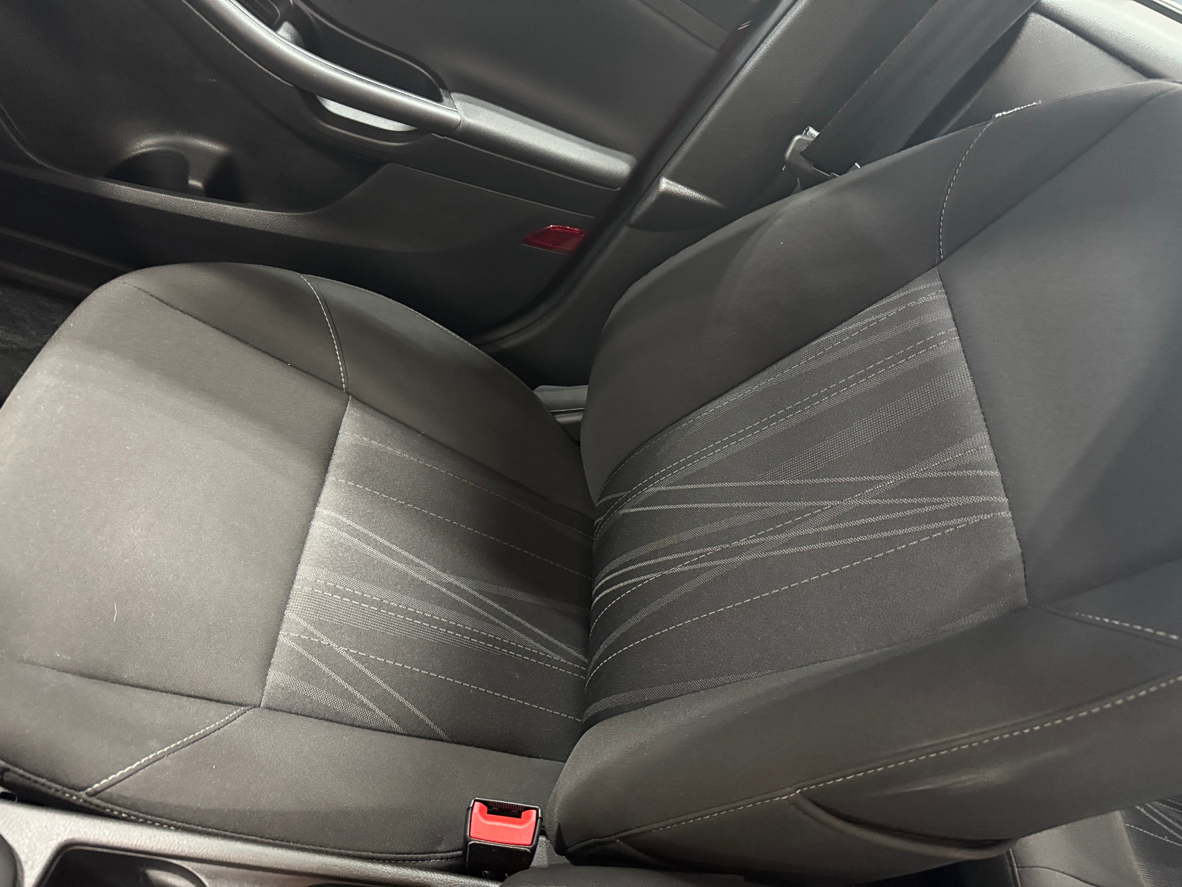 2016 Ford Focus SE 2