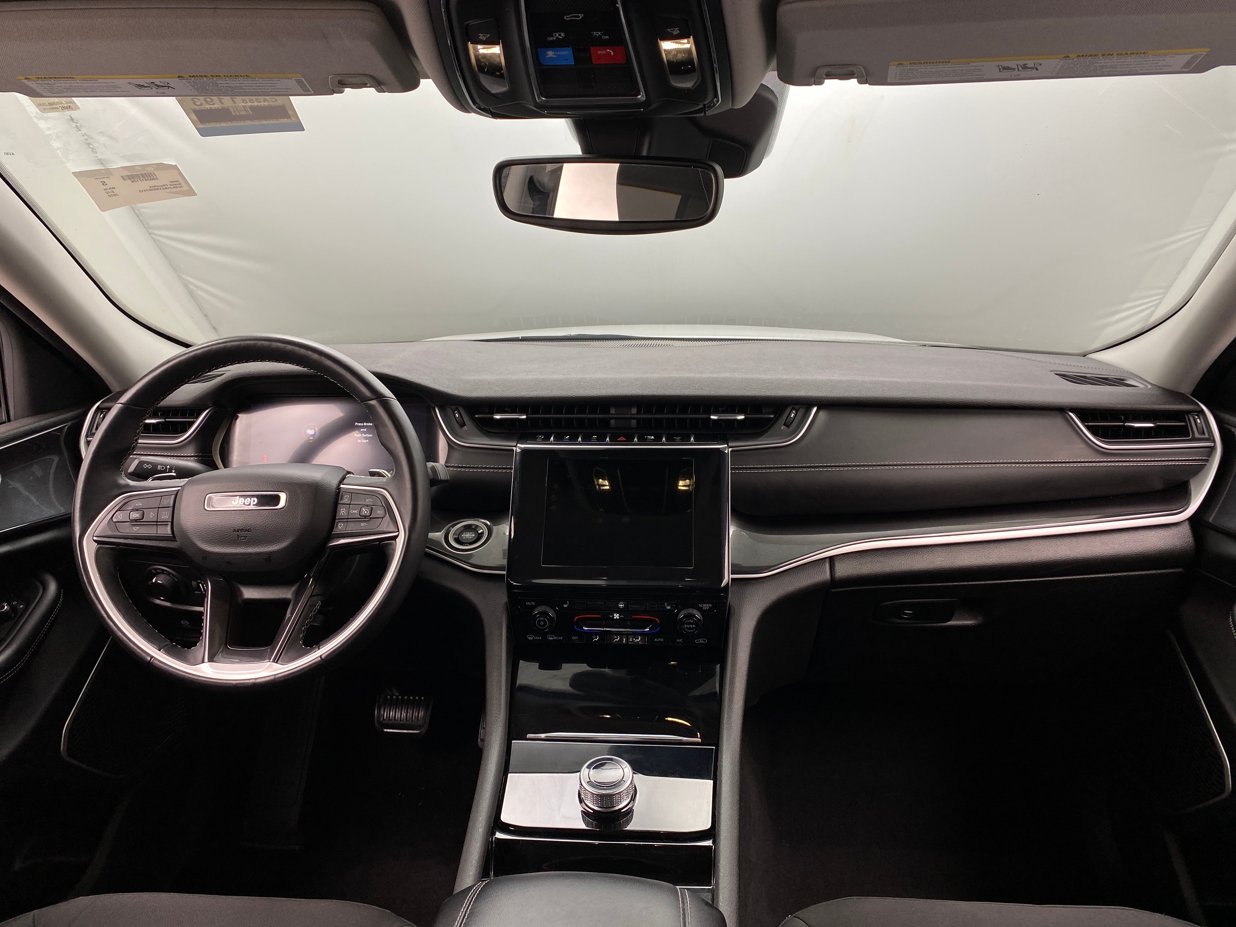2022 Jeep Grand Cherokee Laredo 3