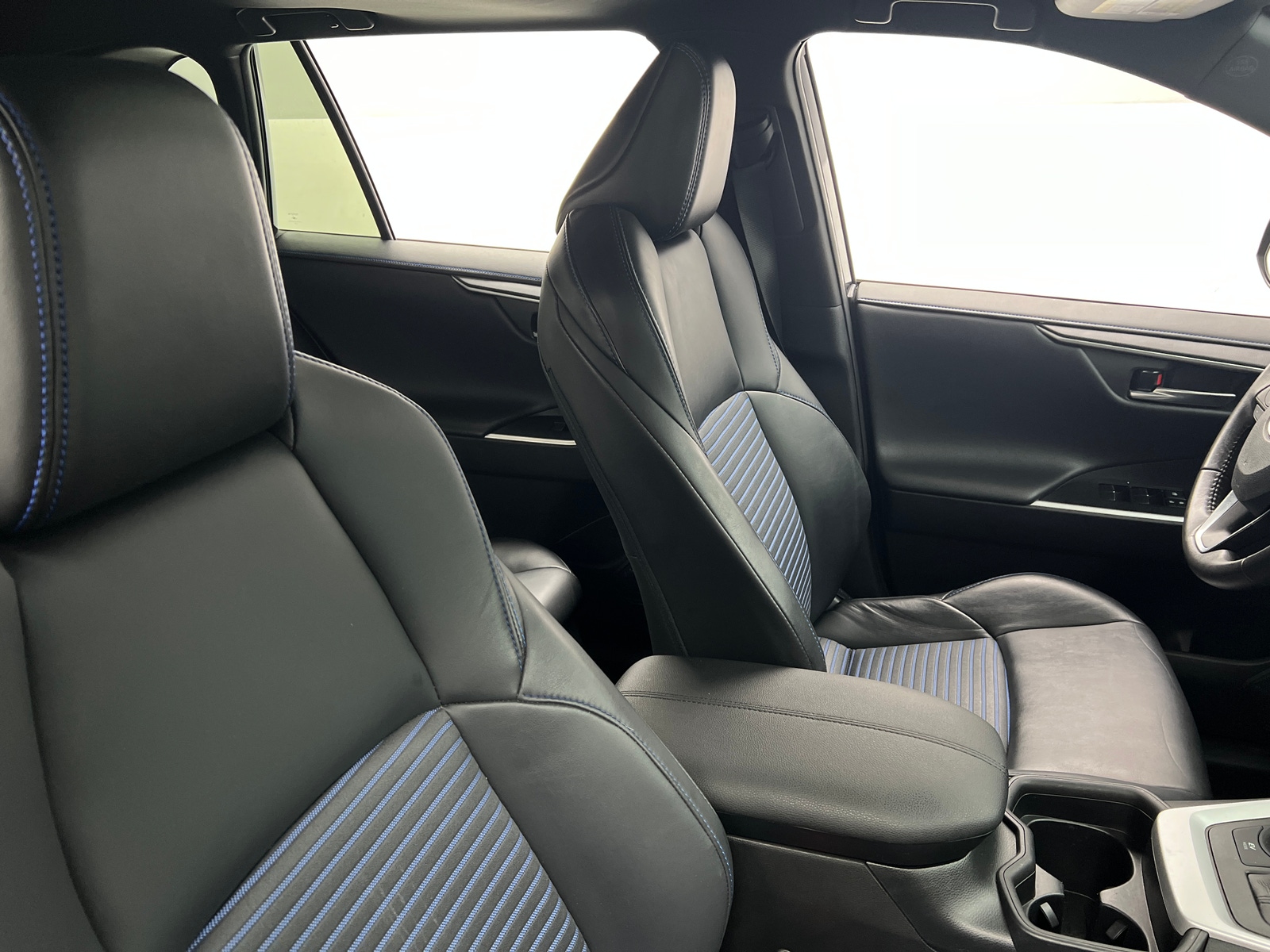 Thumbnail: 2020 Toyota RAV4 - 2