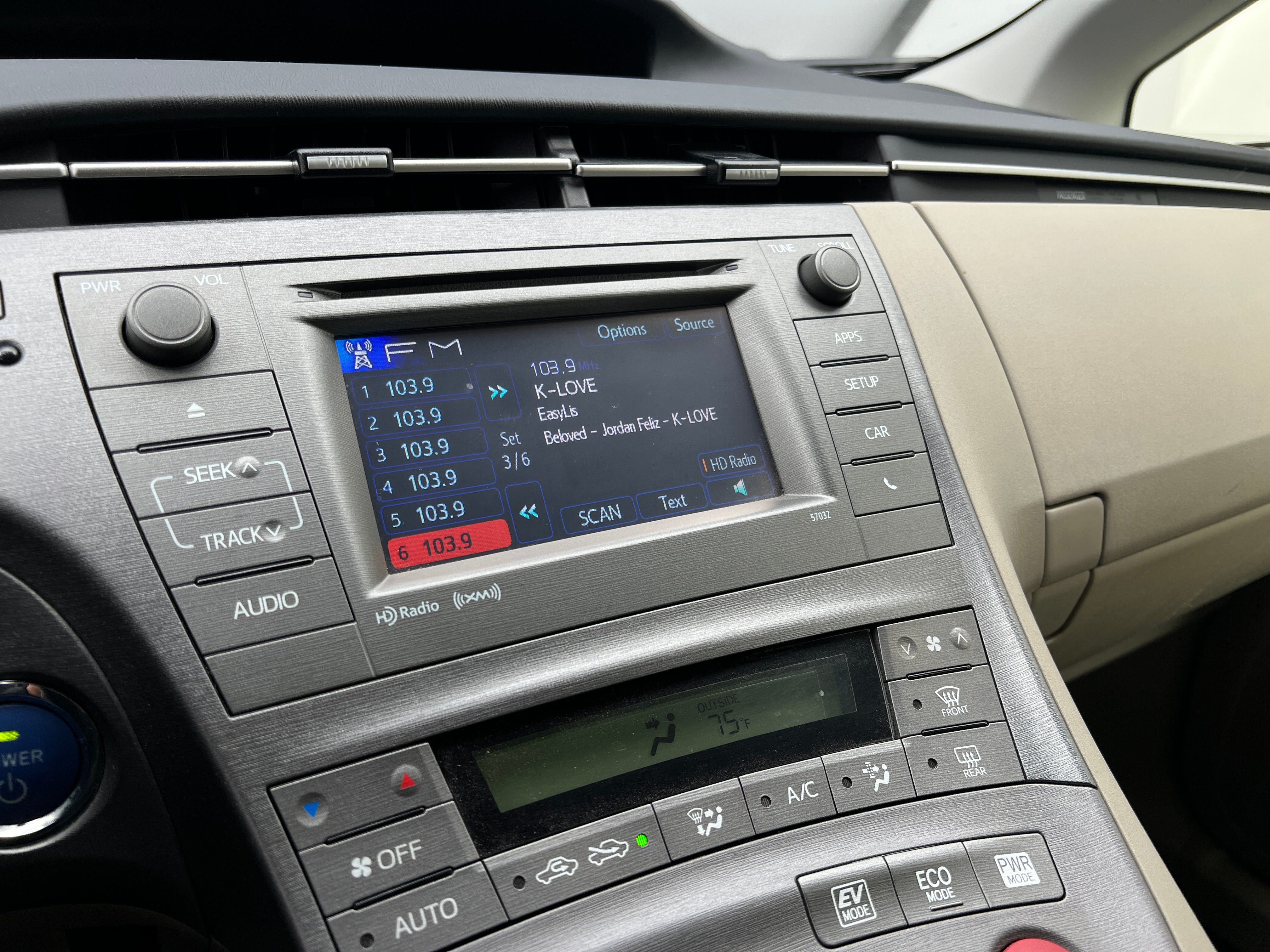 2015 Toyota Prius Three 4