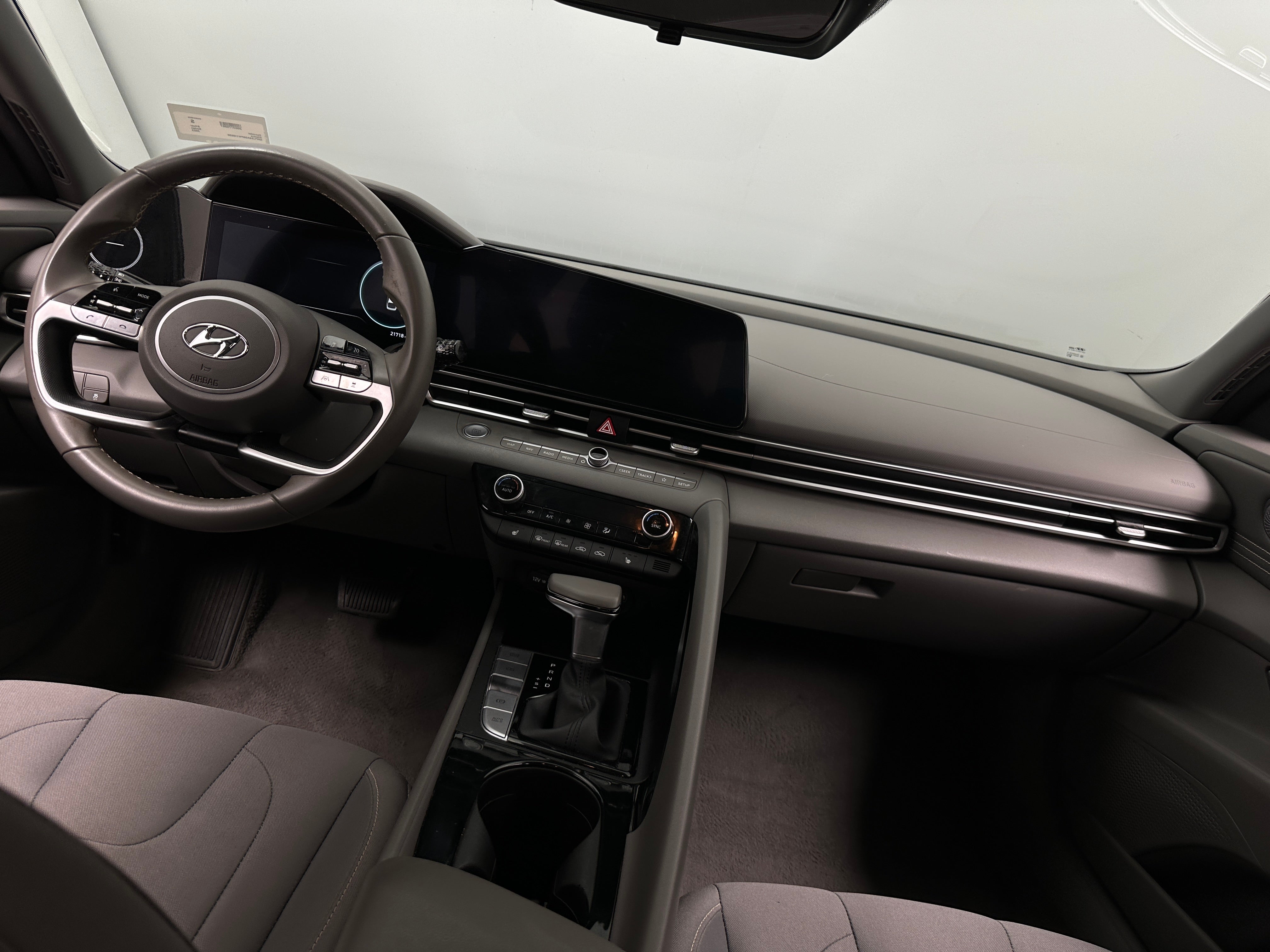 2023 Hyundai Elantra SEL 3