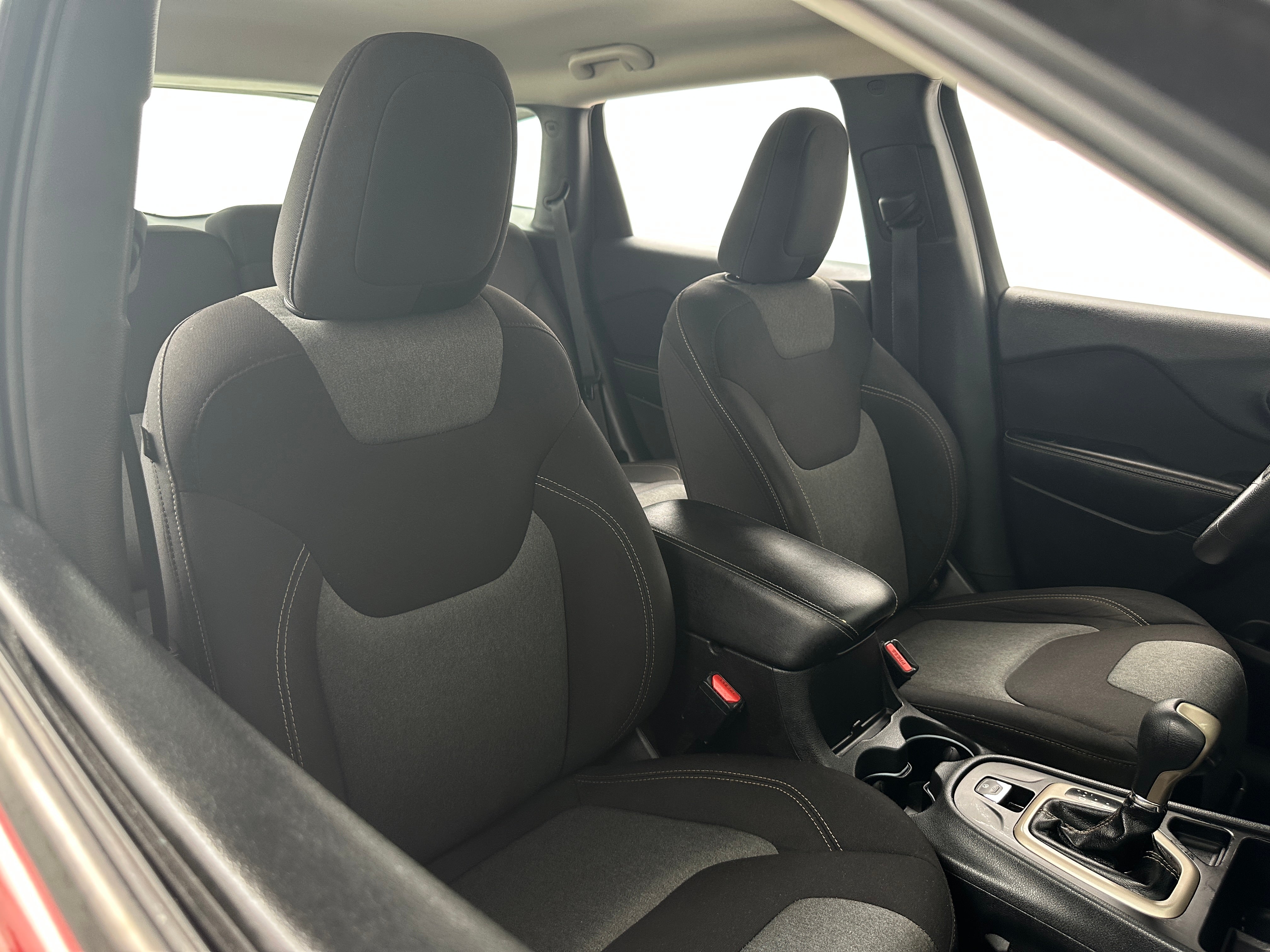 2016 Jeep Cherokee Sport 2