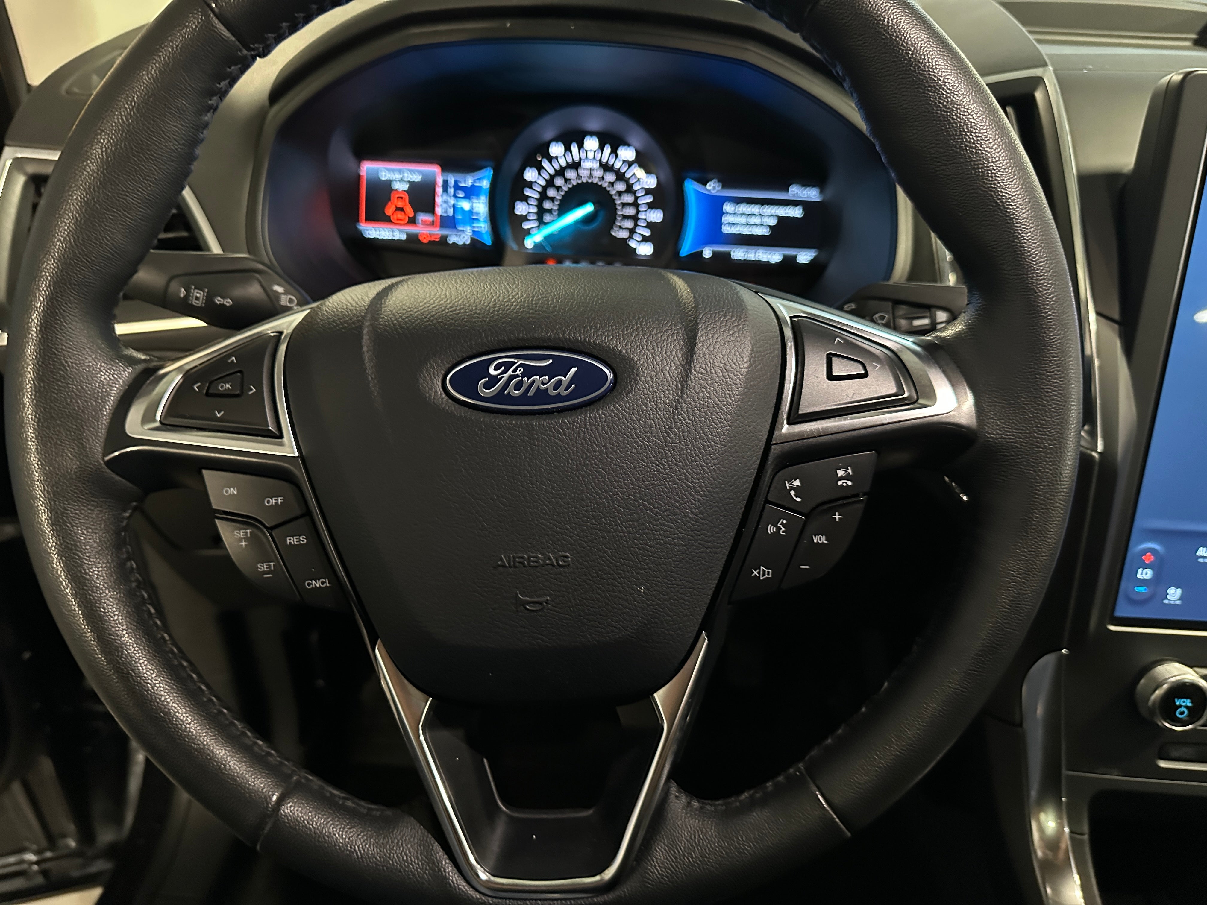 2024 Ford Edge Titanium 4