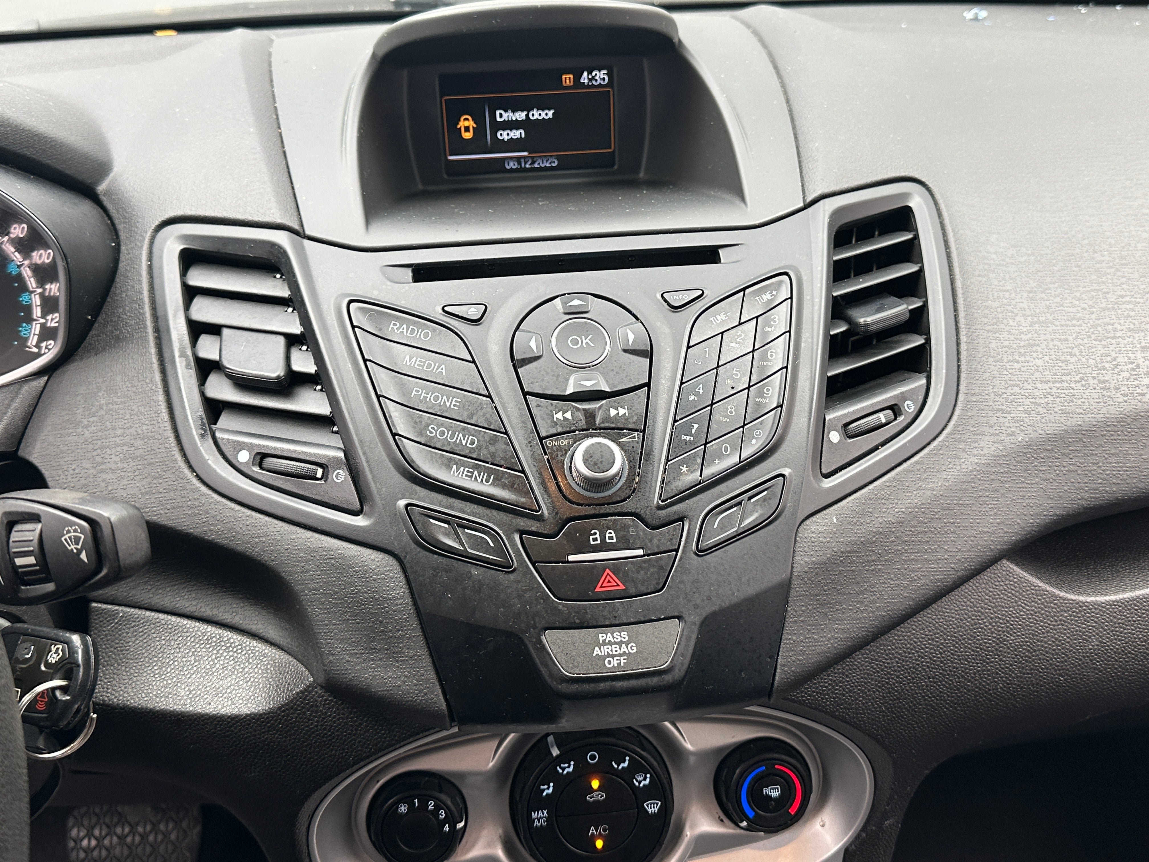 2019 Ford Fiesta SE 4