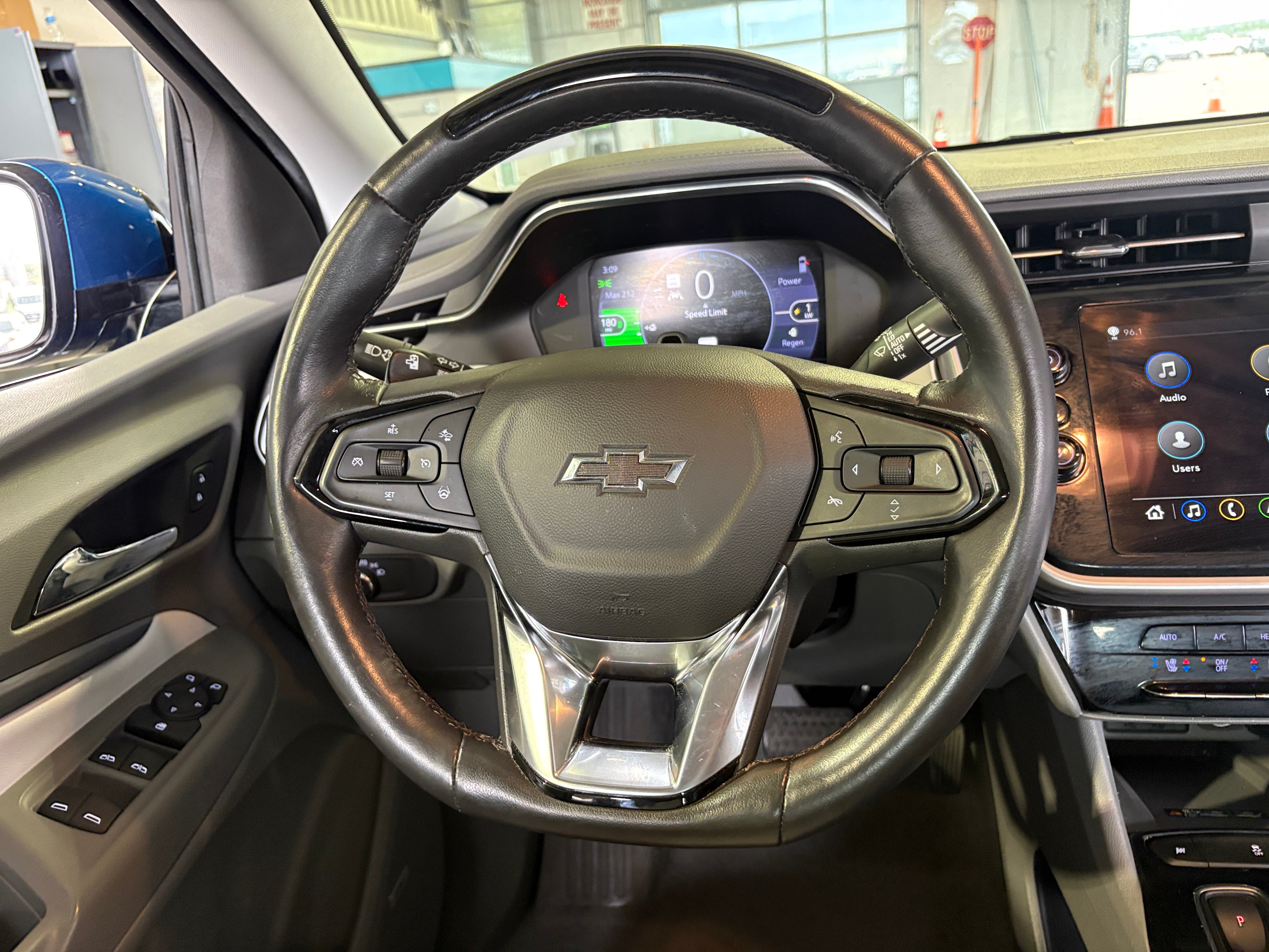 Thumbnail: 2023 Chevrolet Bolt EUV - 4