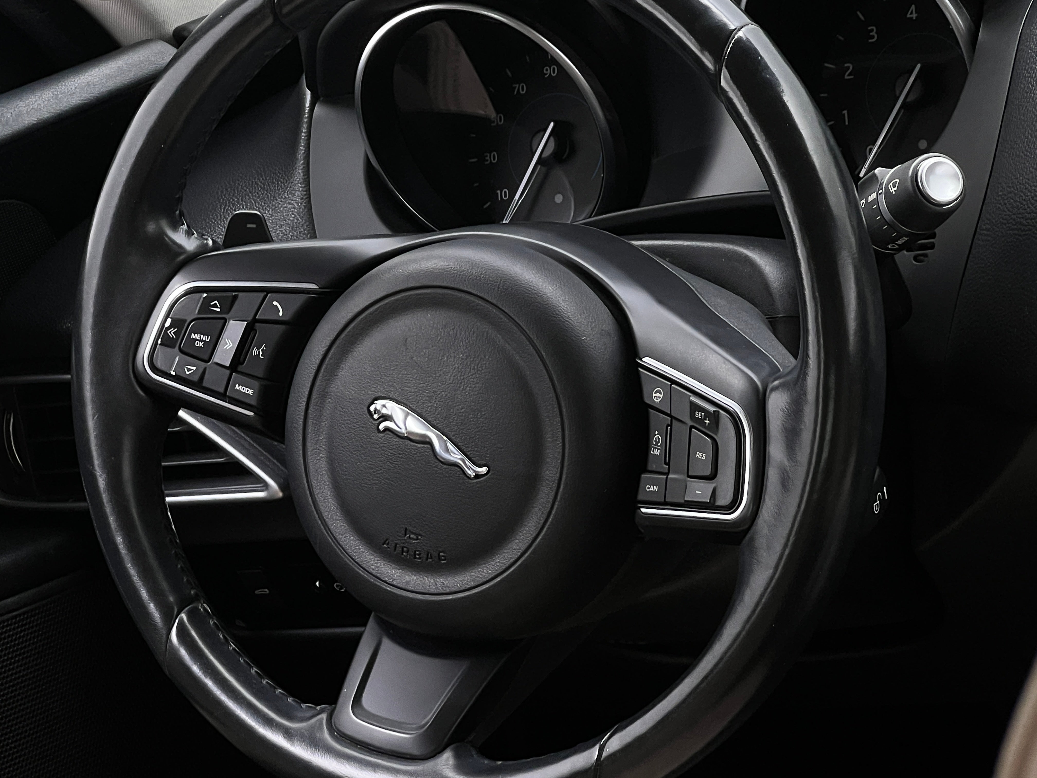 2017 Jaguar XE Premium 4