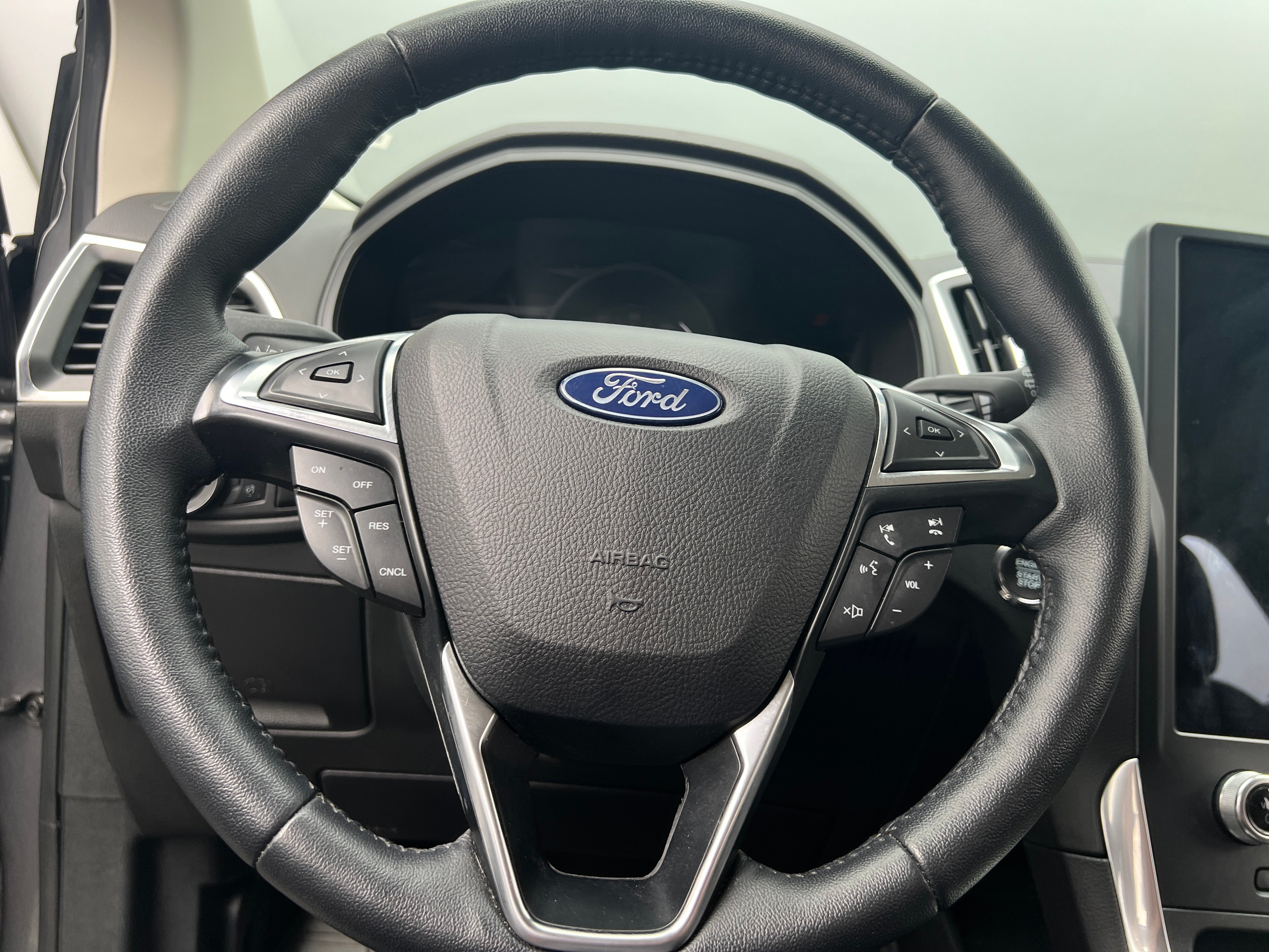 2024 Ford Edge Titanium 4