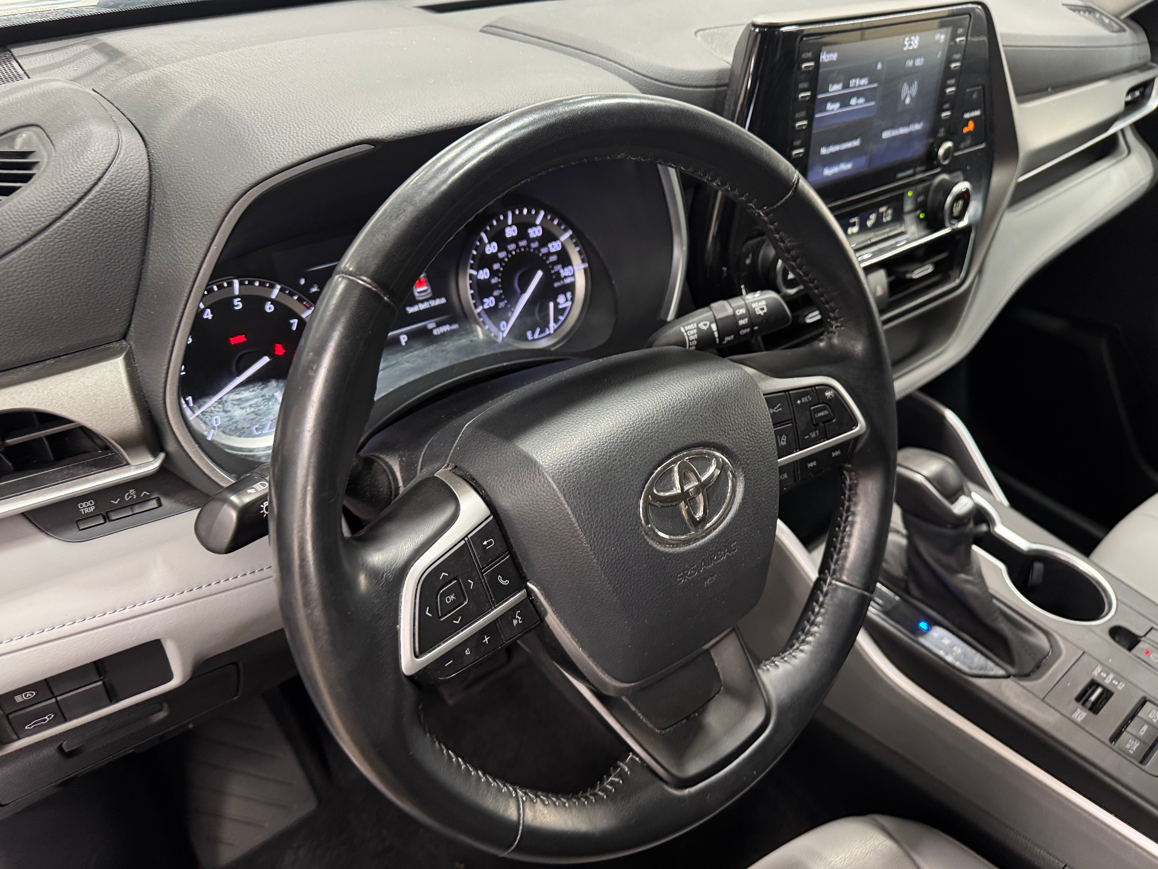 2022 Toyota Highlander XLE 2