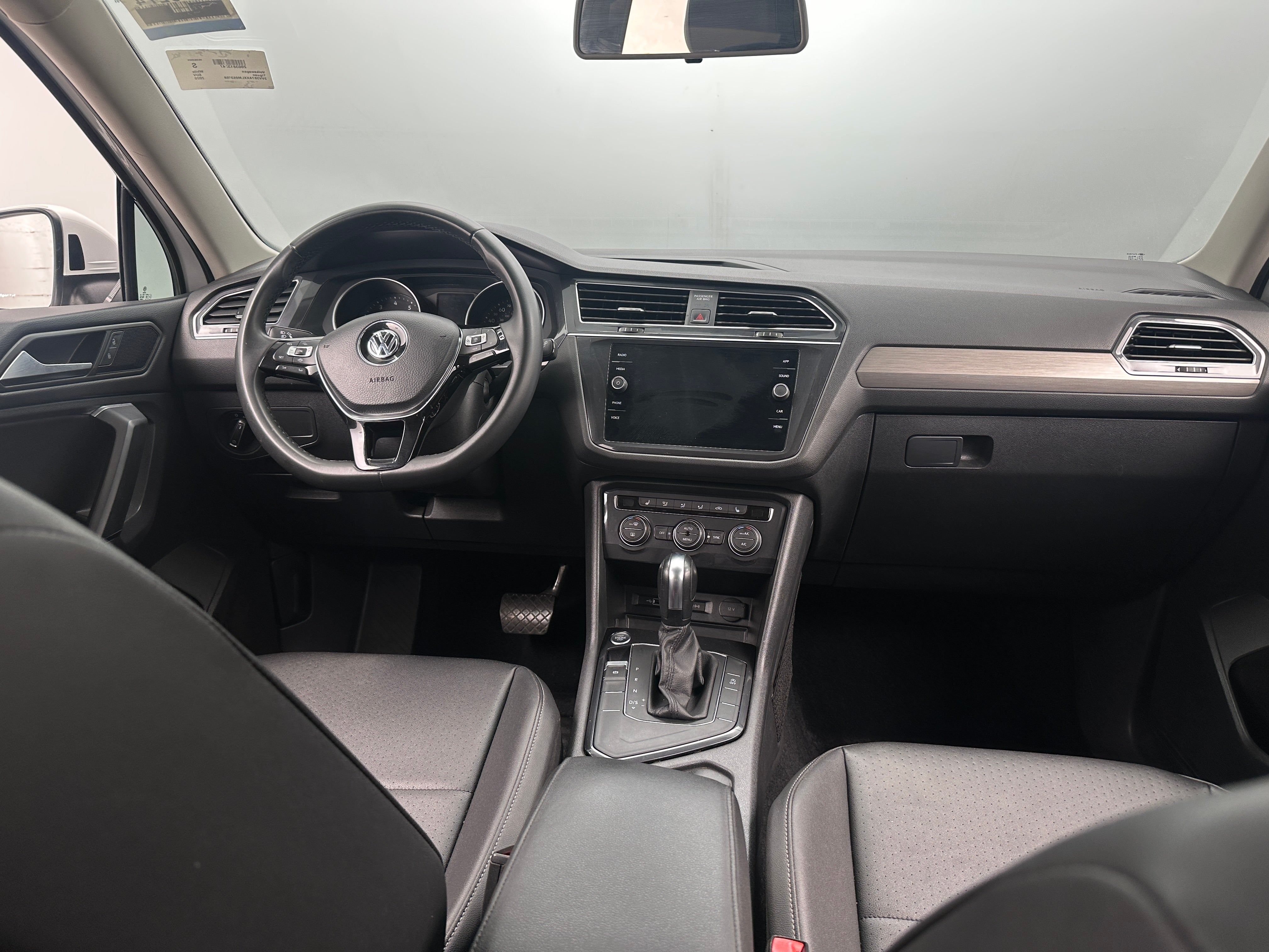 Thumbnail: 2020 Volkswagen Tiguan - 2
