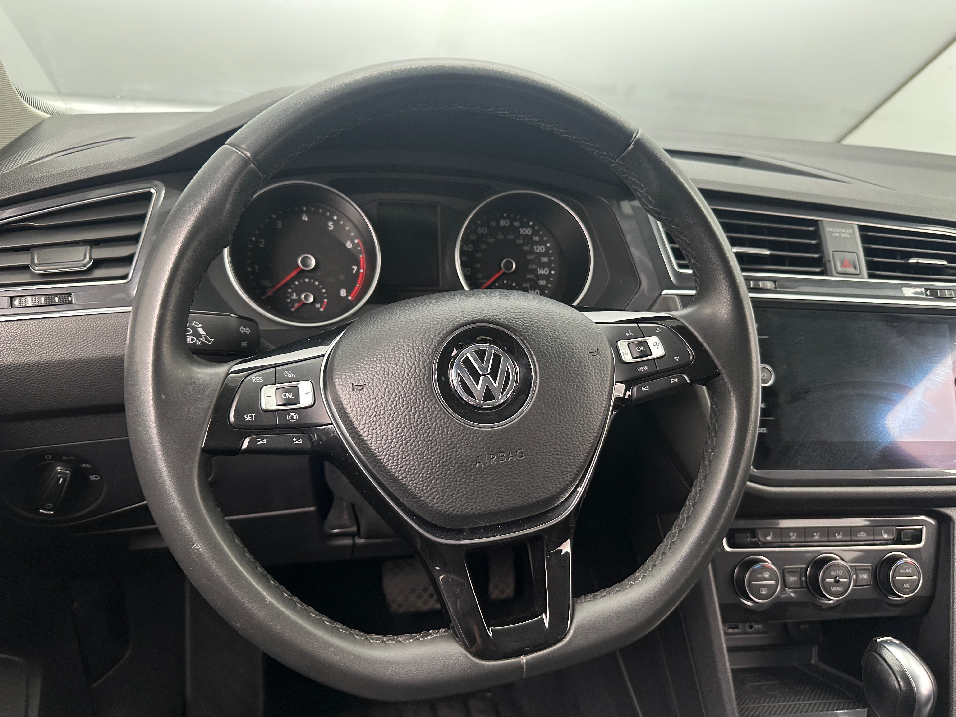 Thumbnail: 2020 Volkswagen Tiguan - 4