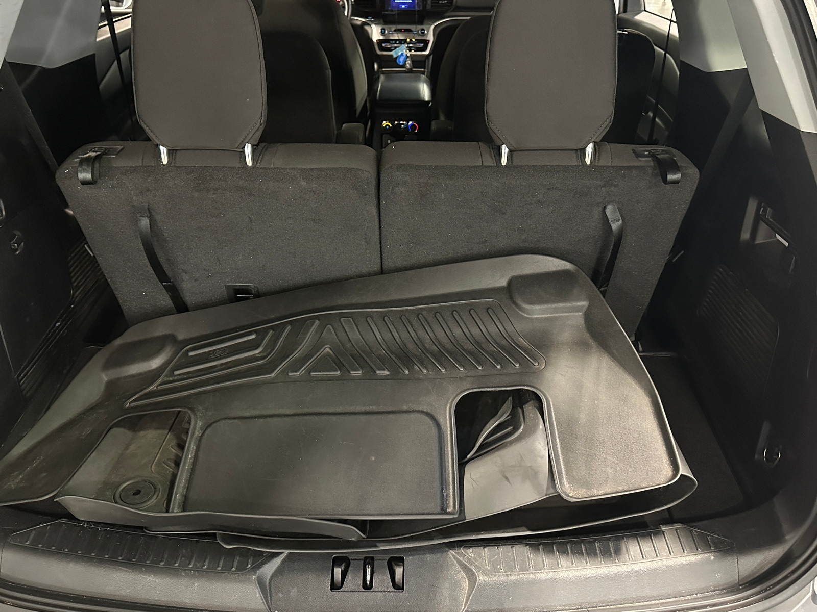 Thumbnail: 2022 Ford Explorer - 7