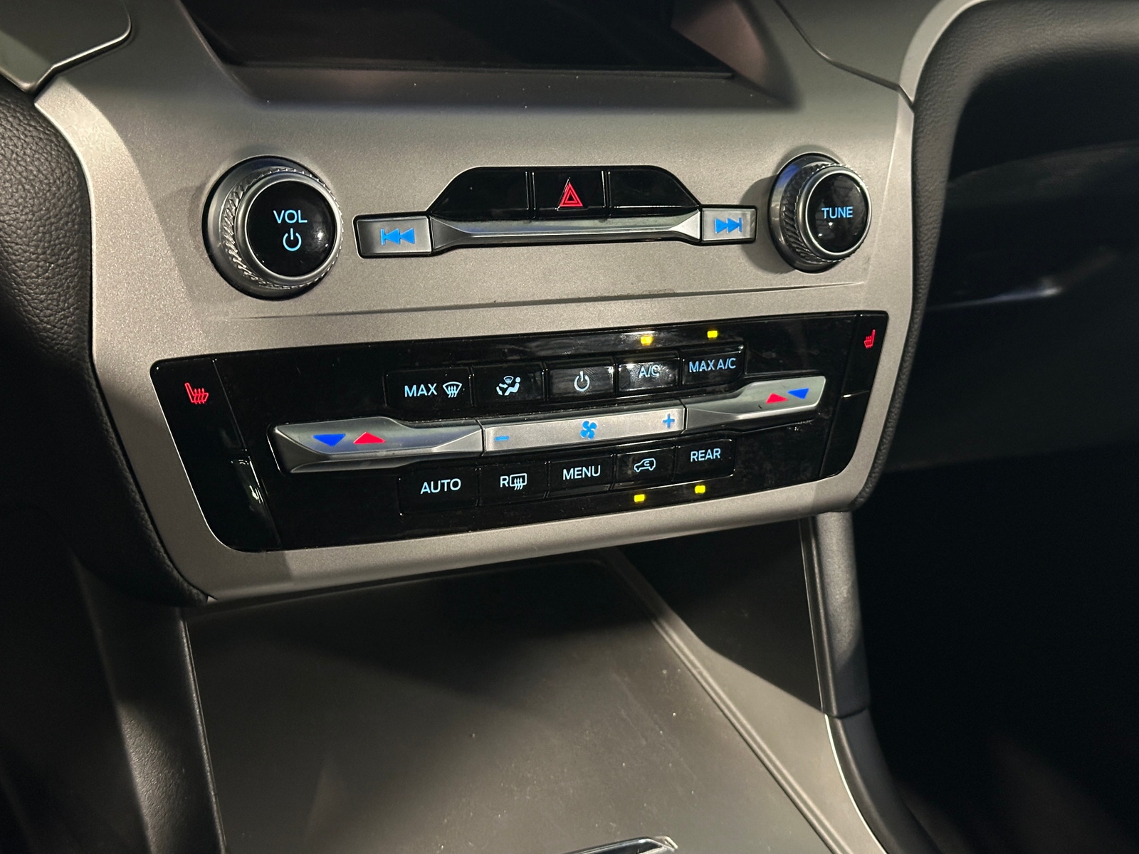 Thumbnail: 2022 Ford Explorer - 4