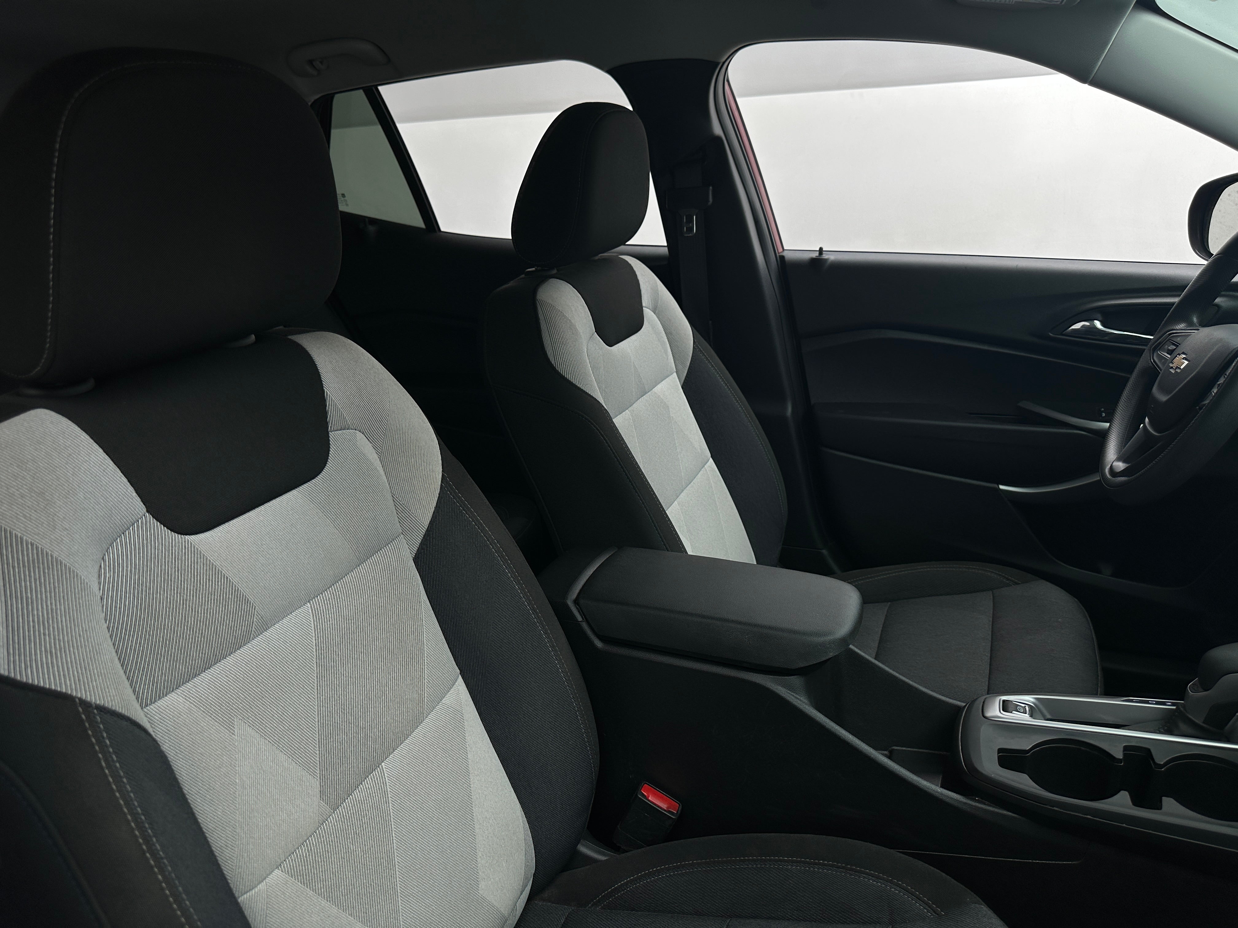 2025 Chevrolet Trax LS 2