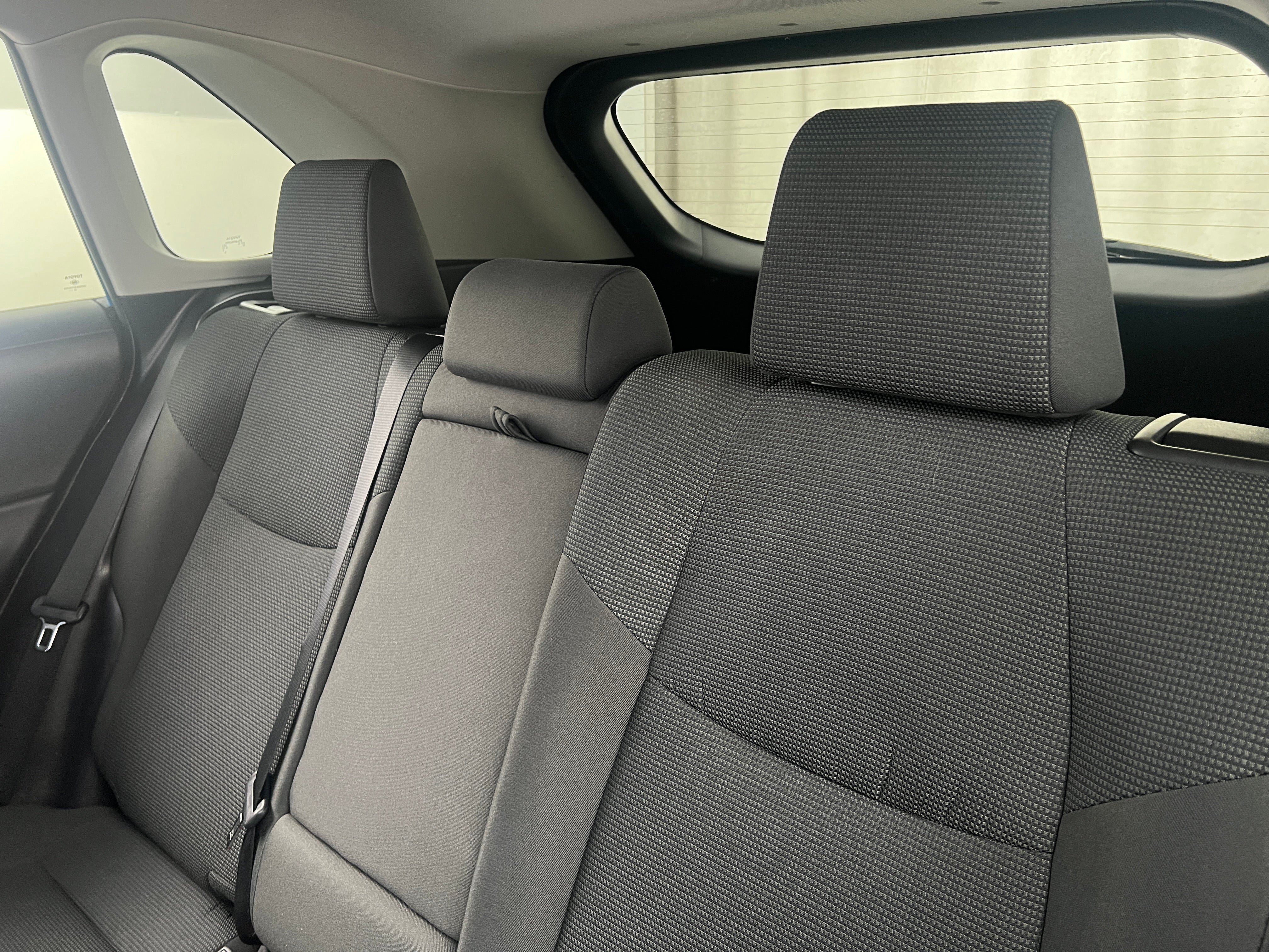 2020 Toyota RAV4 LE 6
